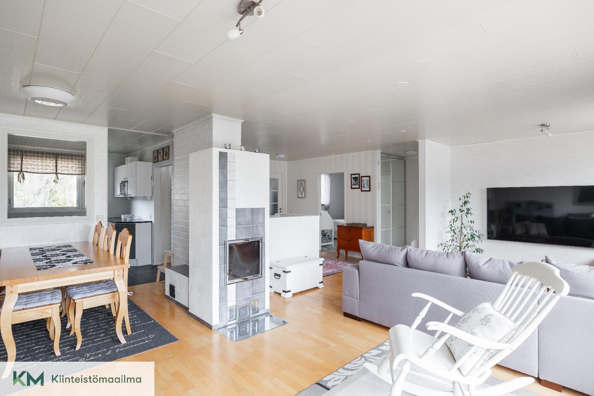 Valo kulkee läpi talon keittiön "valoaukon" ansiosta