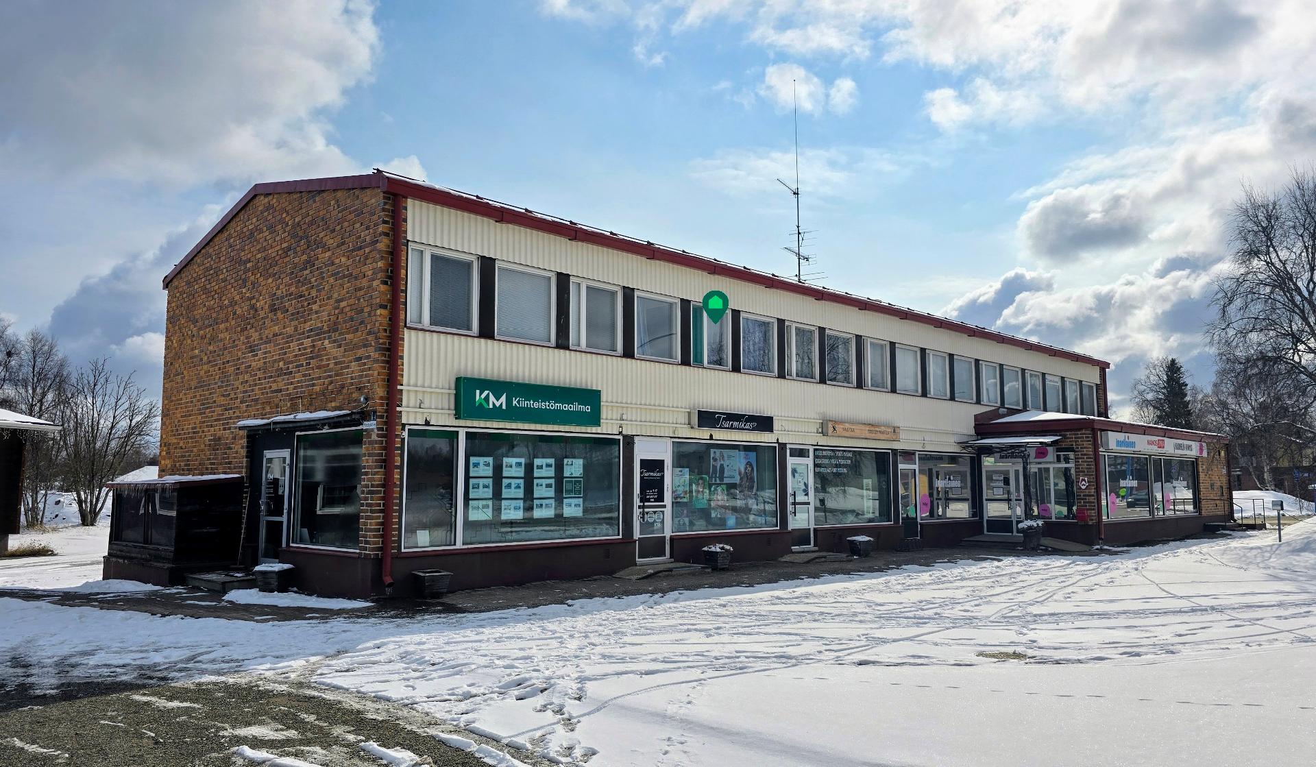 Liiketilojen yläpuolella sijaitseva 28 m²:n  asunto