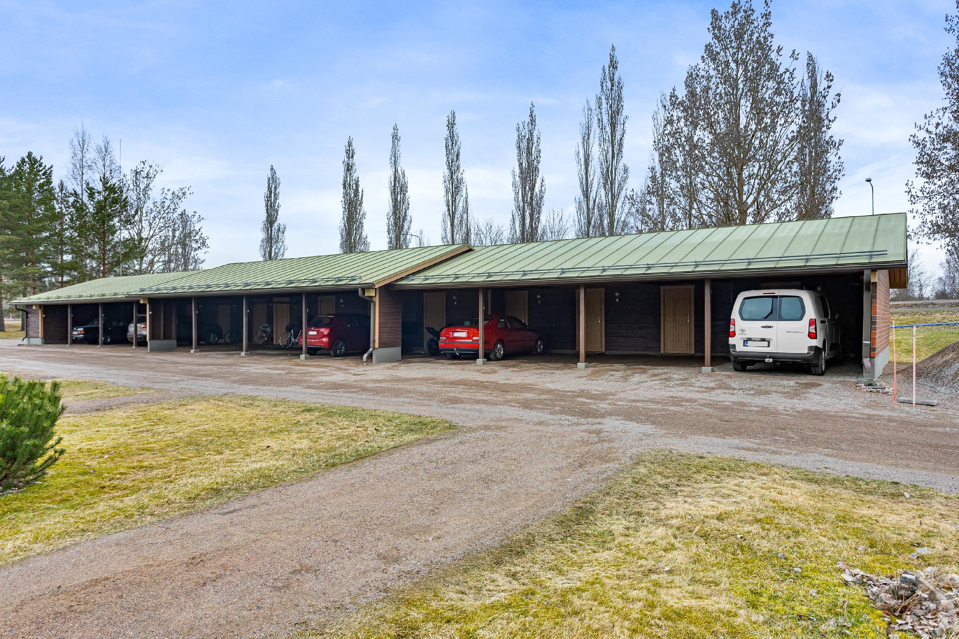 autokatospaikka + huoneistokohtainen varasto