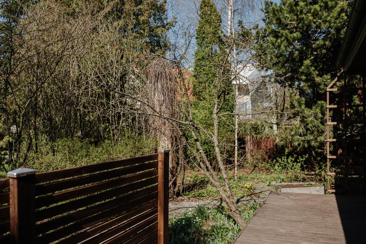 Rauhallinen oma piha ja terassi