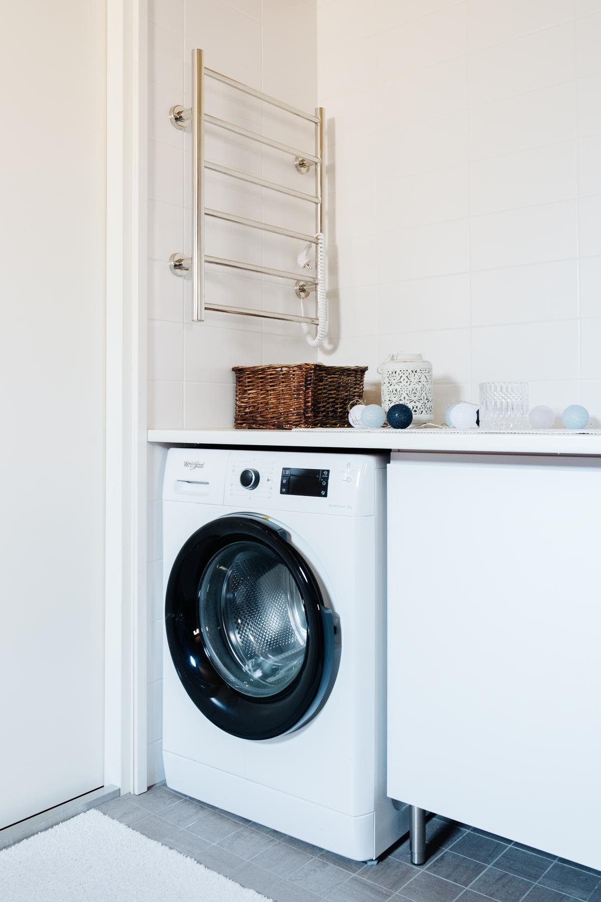 Pesuhuoneessa on kätevä kodinhoitotila