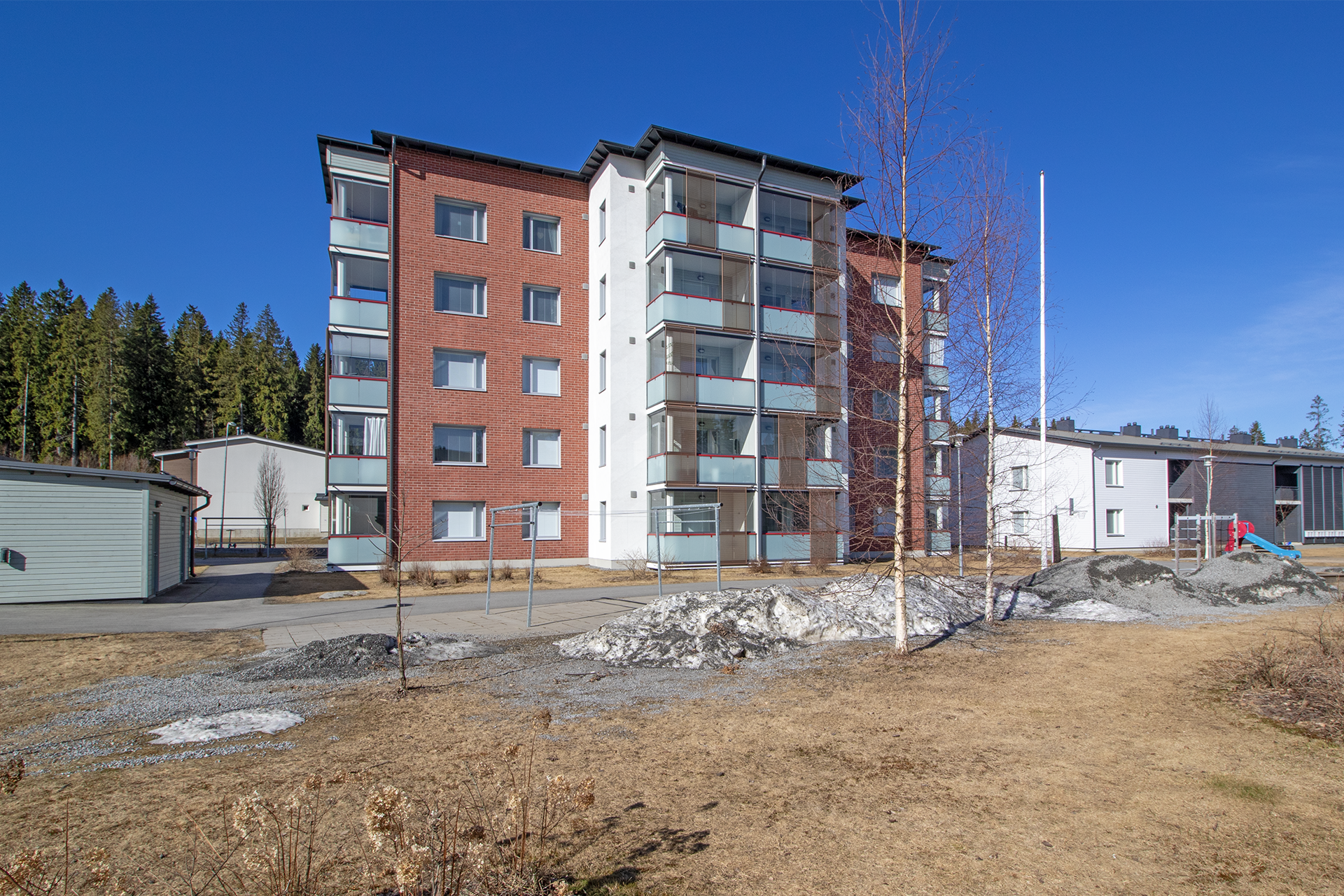 arvostettu taloyhtiö Puijon ulkoilualueen läheisyydessä