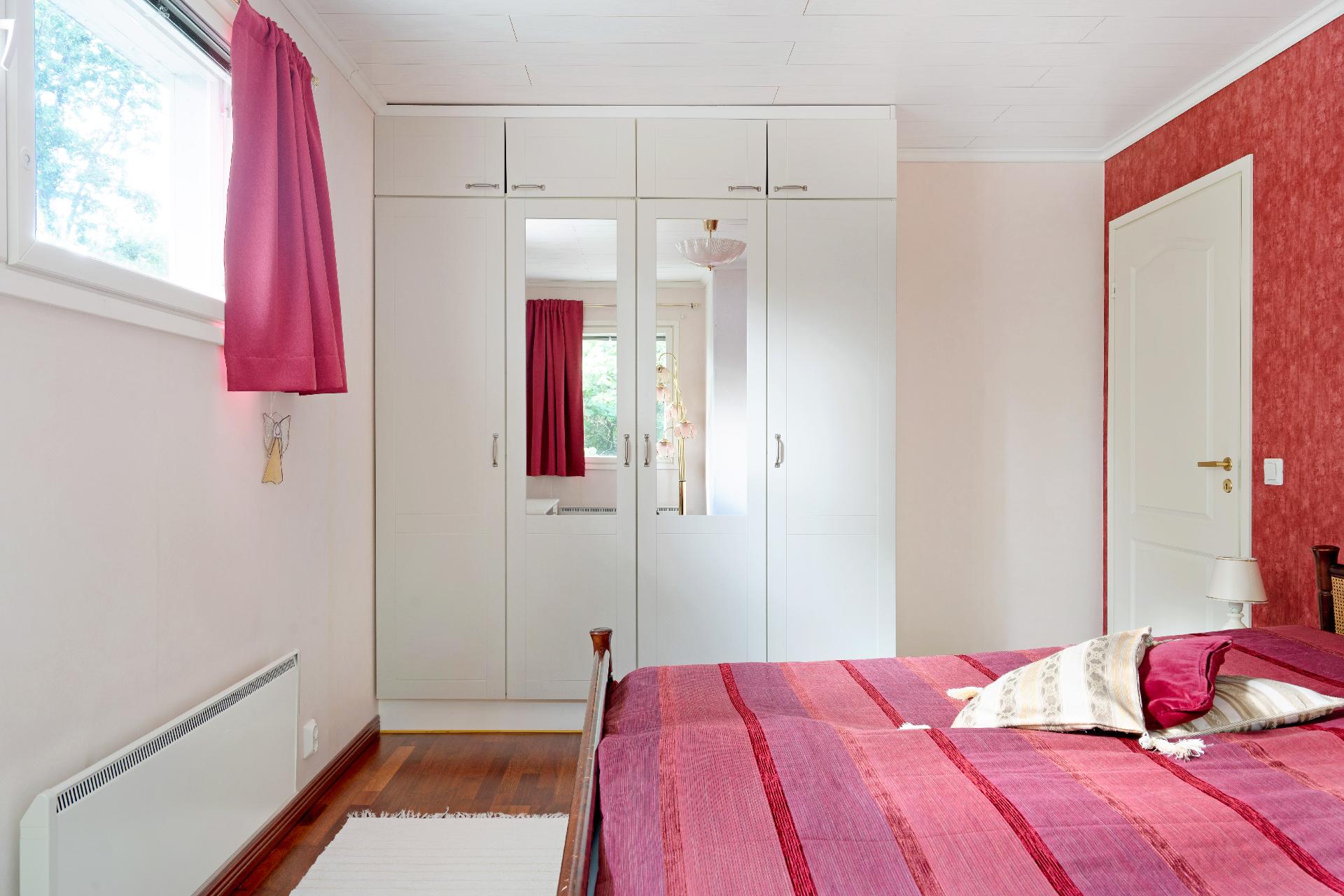 Yläkerran makuuhuone