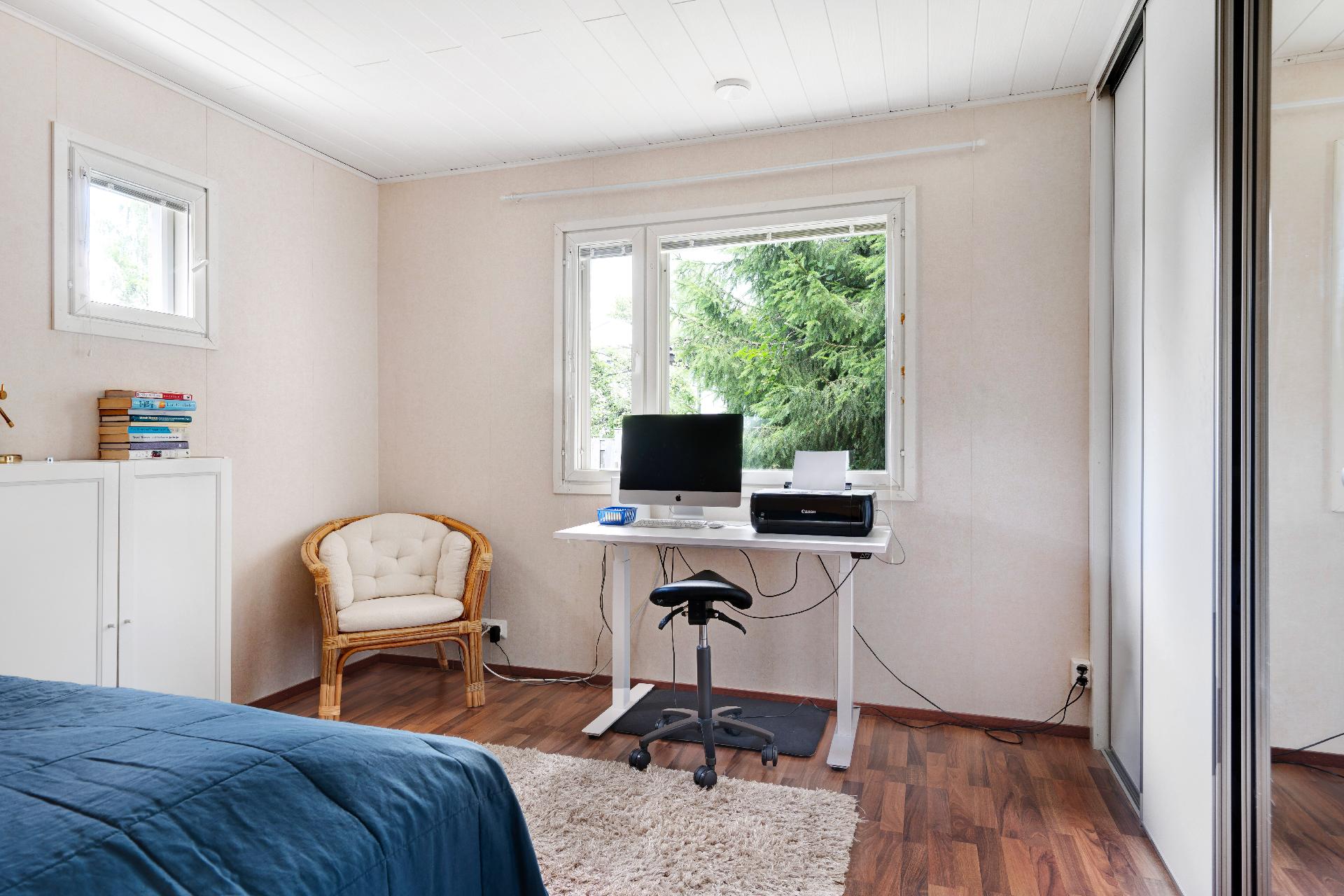 Alakerran makuuhuone