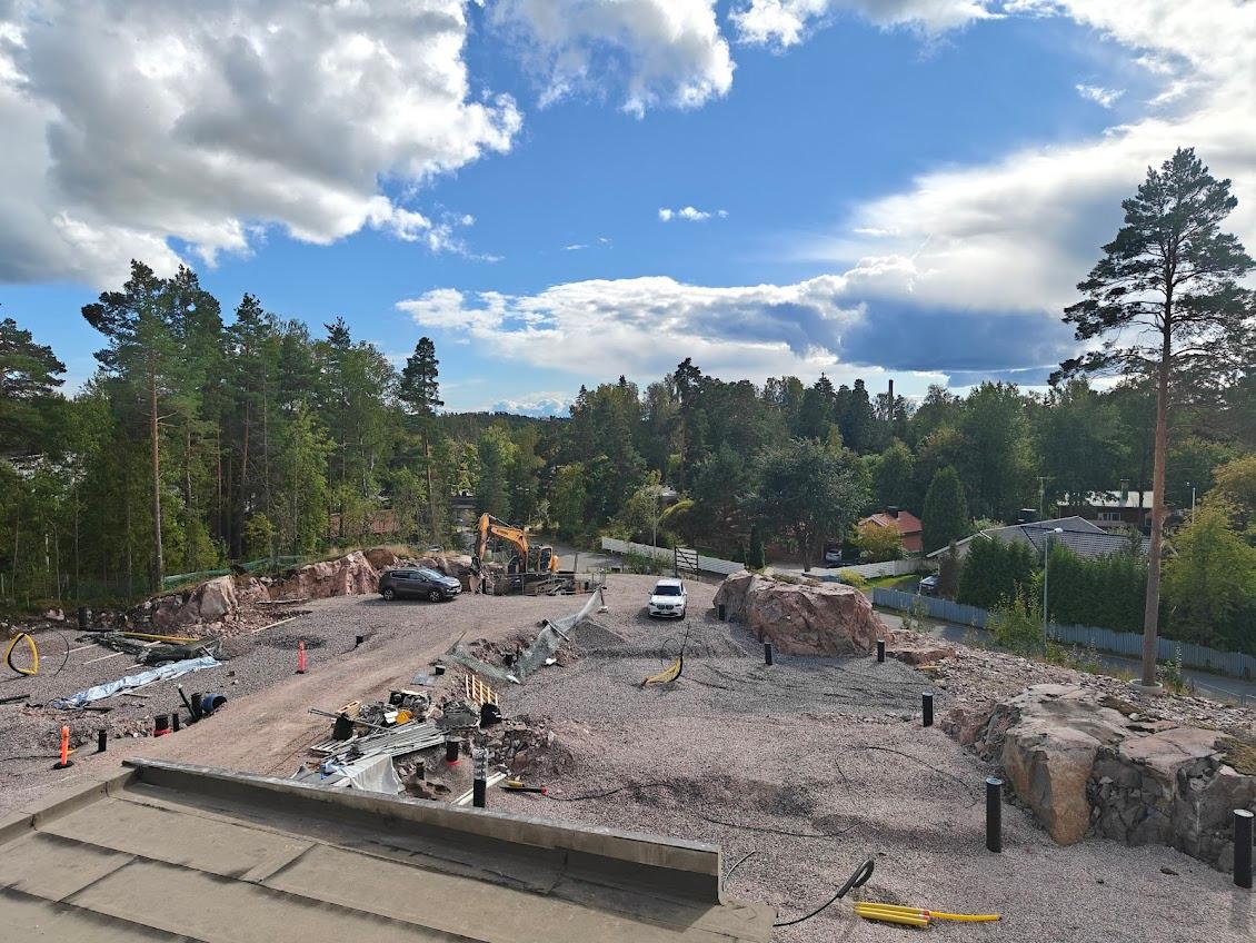 Näkymä rakenteilla olevan talon parvekkeelta