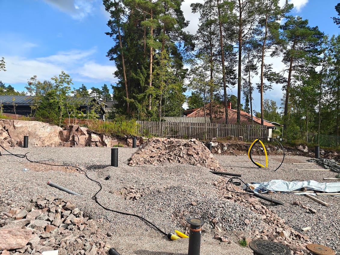 Esirakentaminen kaikkien 7 rakennuspaikan osalta on valmis.