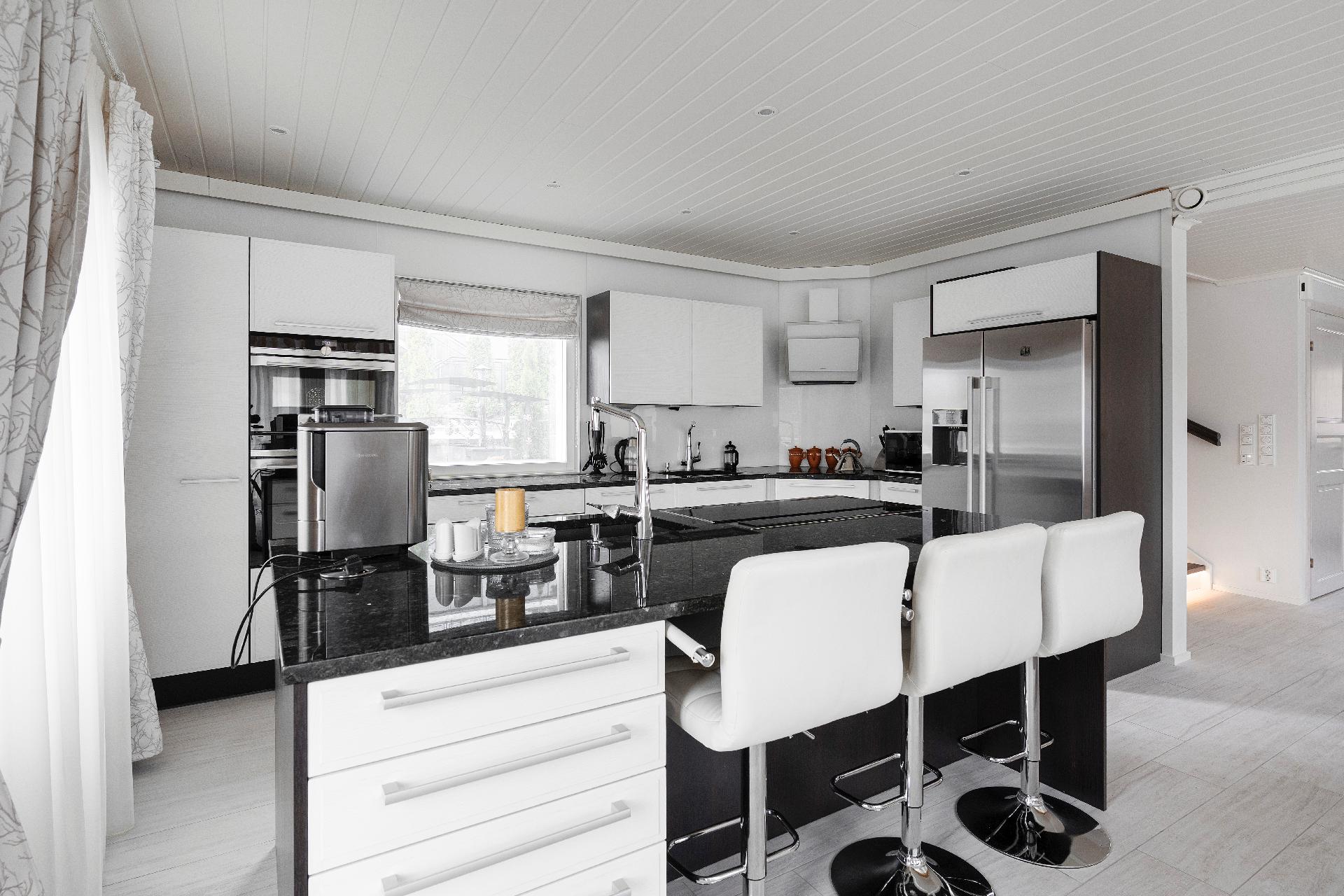 Rannikkolaivurintie 5 B, Jollas, Helsinki