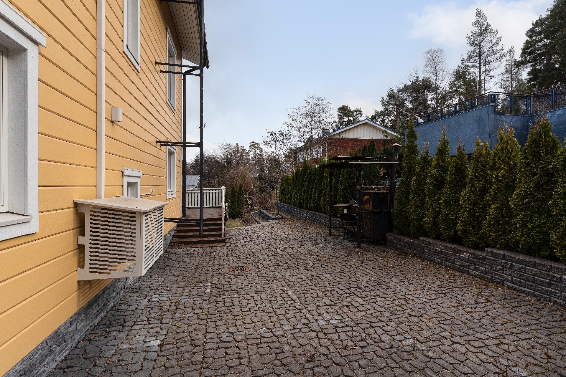 Rannikkolaivurintie 5 B, Jollas, Helsinki