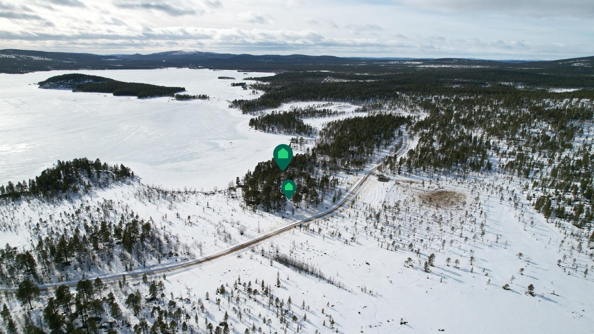 Upea rantatontti rauhallisella sijainnilla Sarminiemessä Inarijärven rannalla!