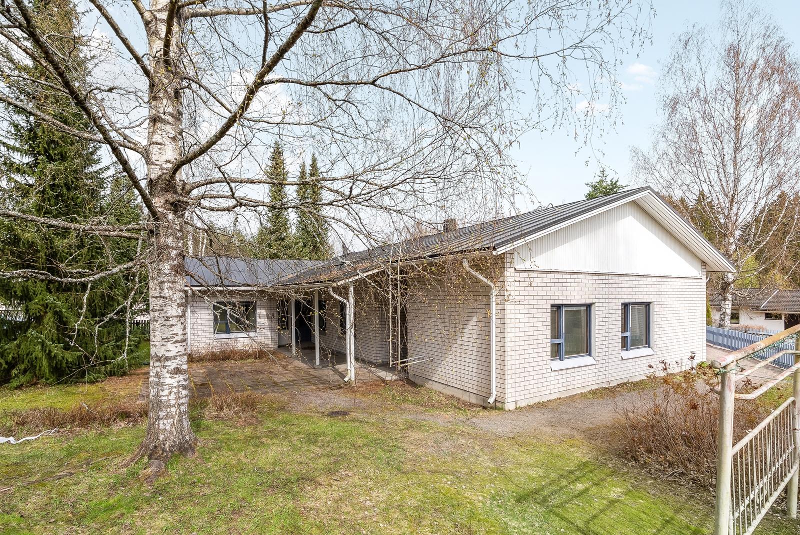 Isännäntie 8, Paavola, Hyvinkää