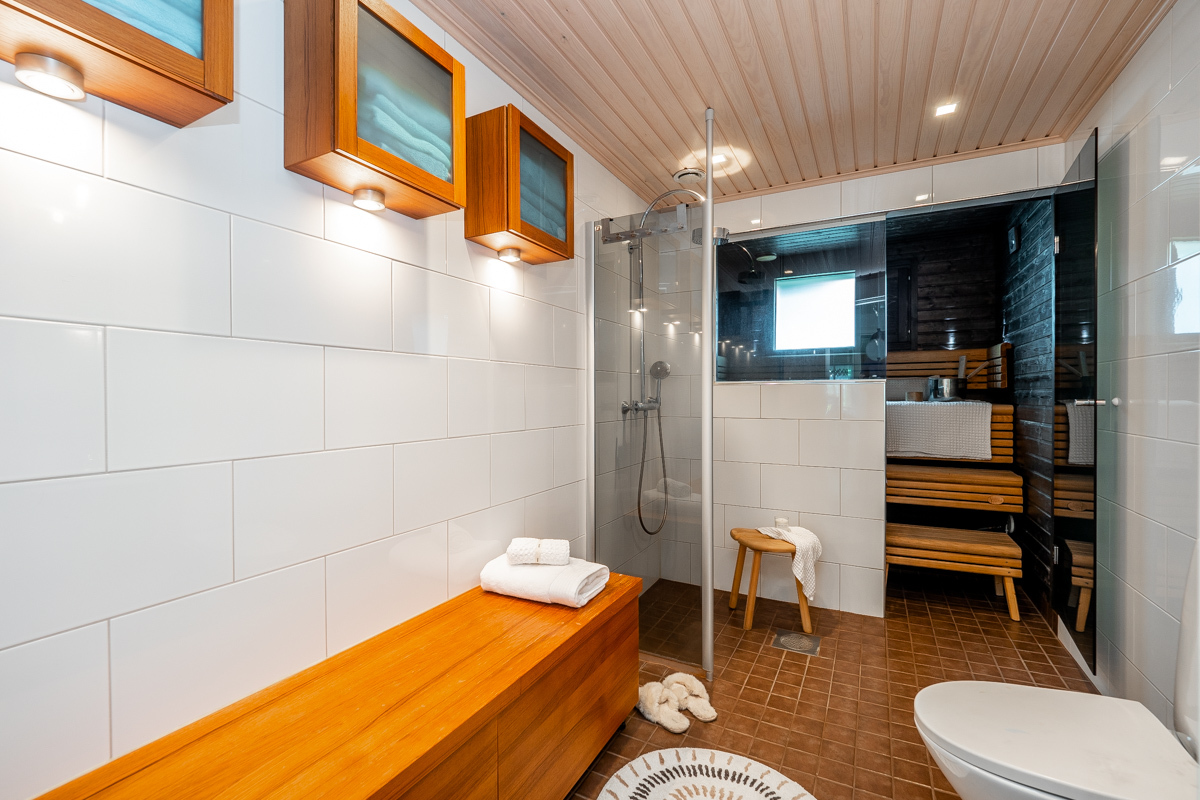 Alakerran kylpyhuone