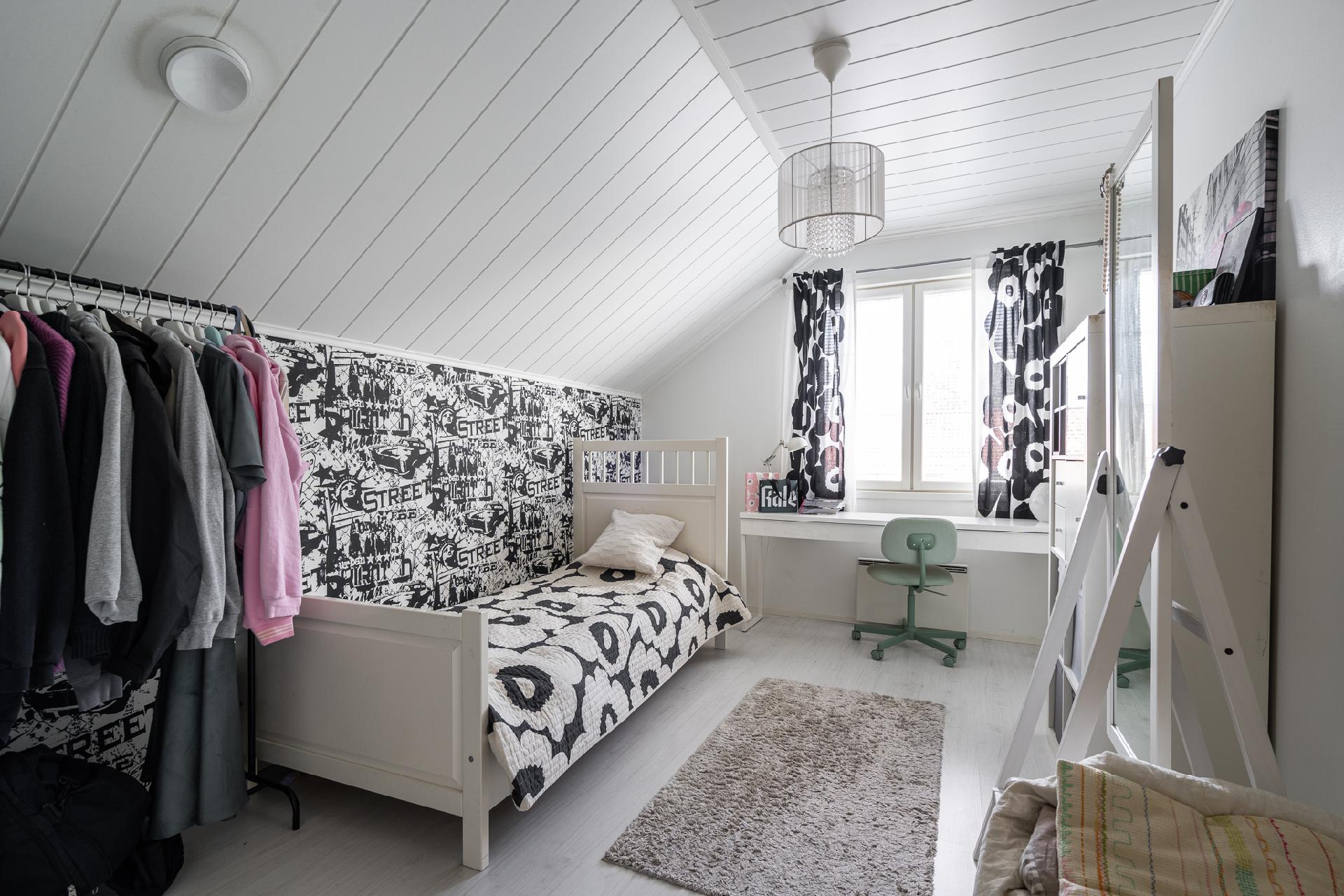 Yläkerran makuuhuone 4