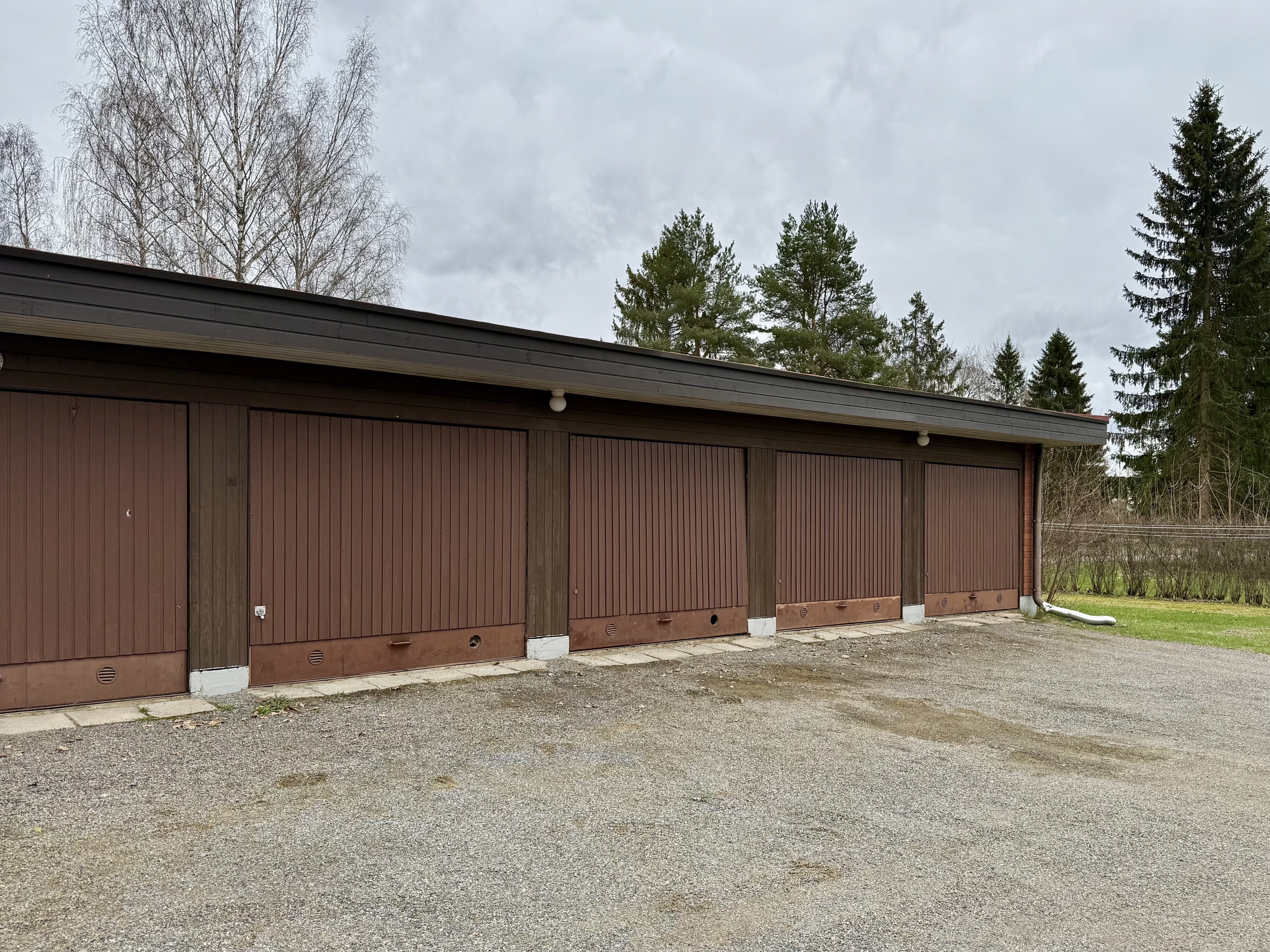 talousrakennuksen autotallitilat