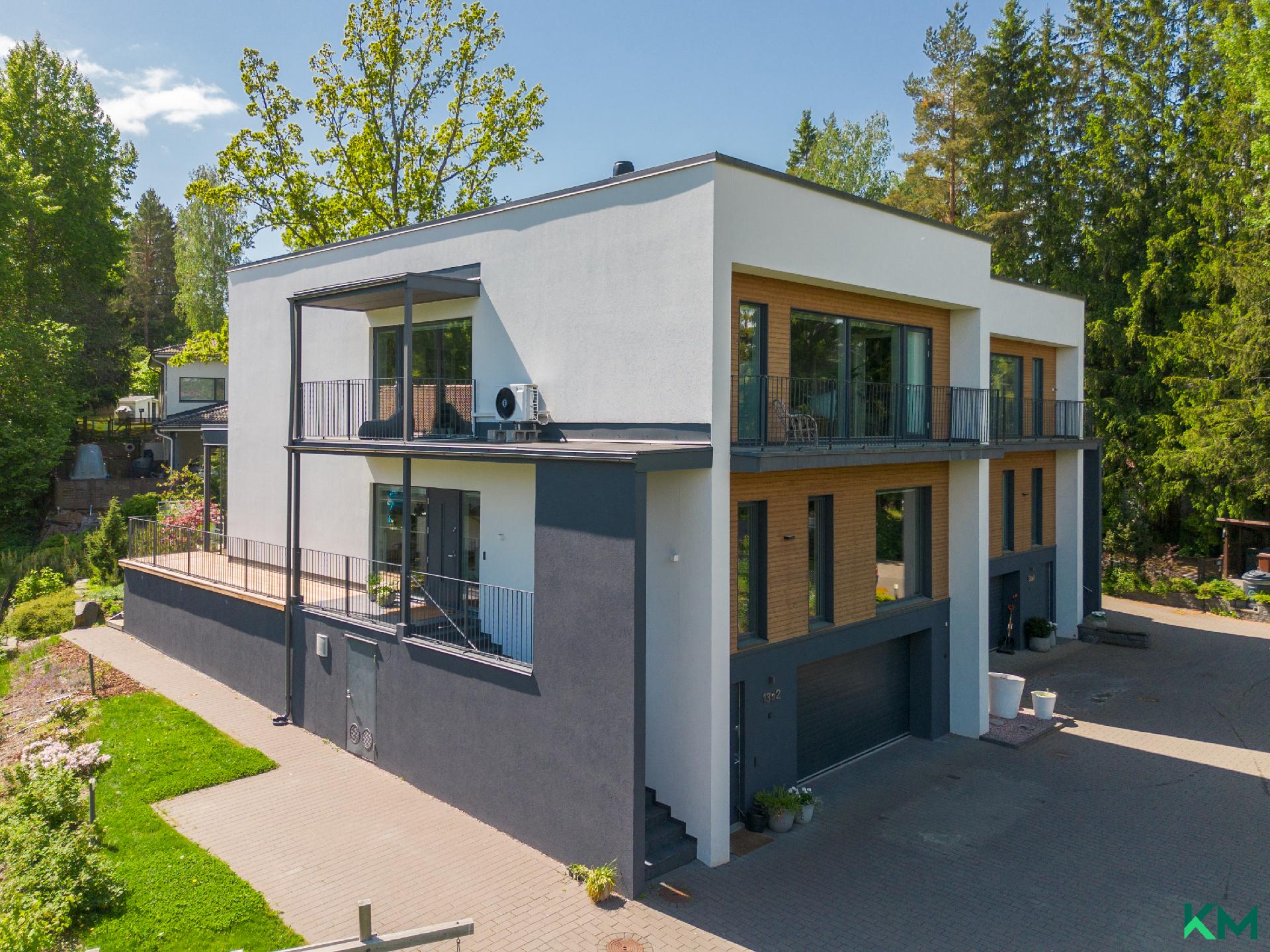 Kahden auton autotalli