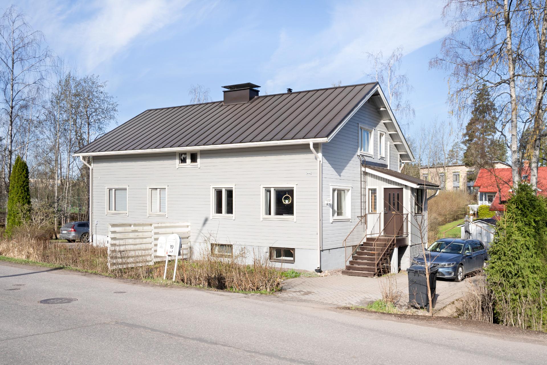 Julkisivu