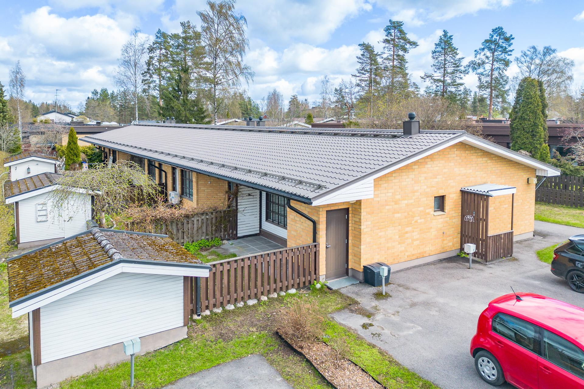 Nurmelankatu 21, Kirjavatolppa, Hyvinkää