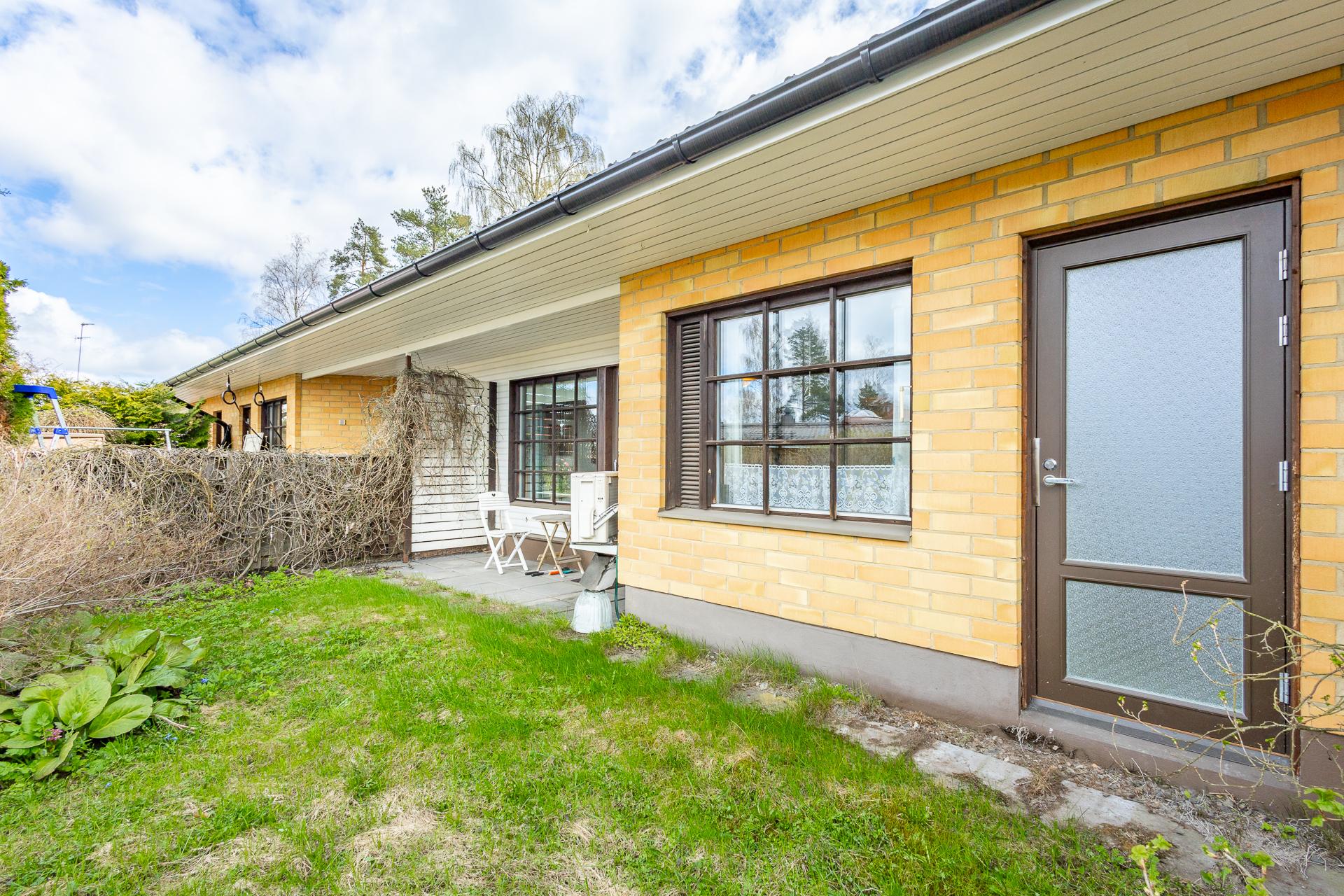 Nurmelankatu 21, Kirjavatolppa, Hyvinkää