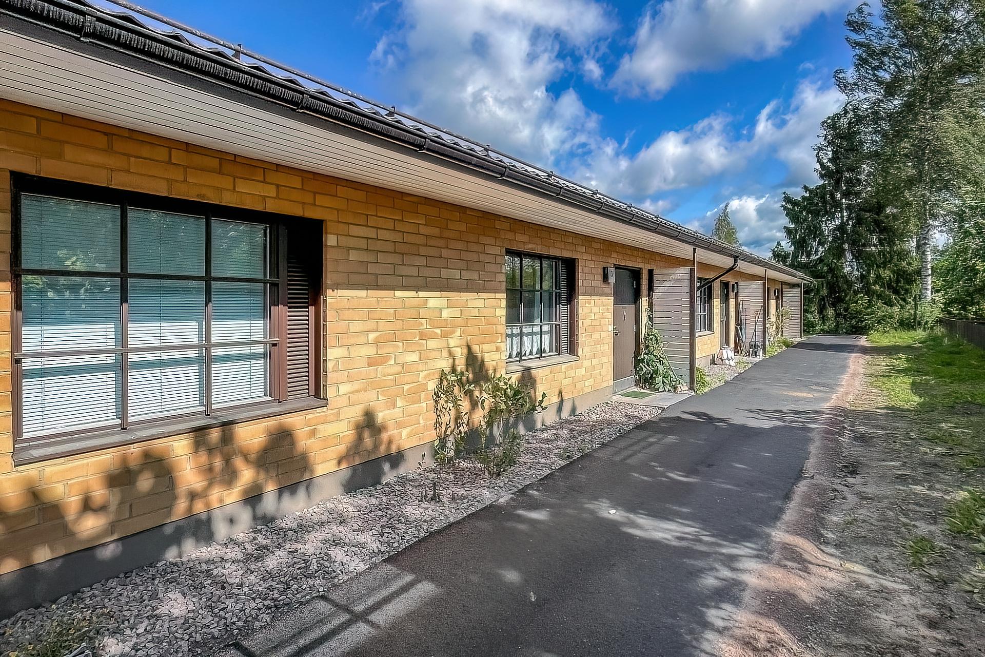 Nurmelankatu 21, Kirjavatolppa, Hyvinkää