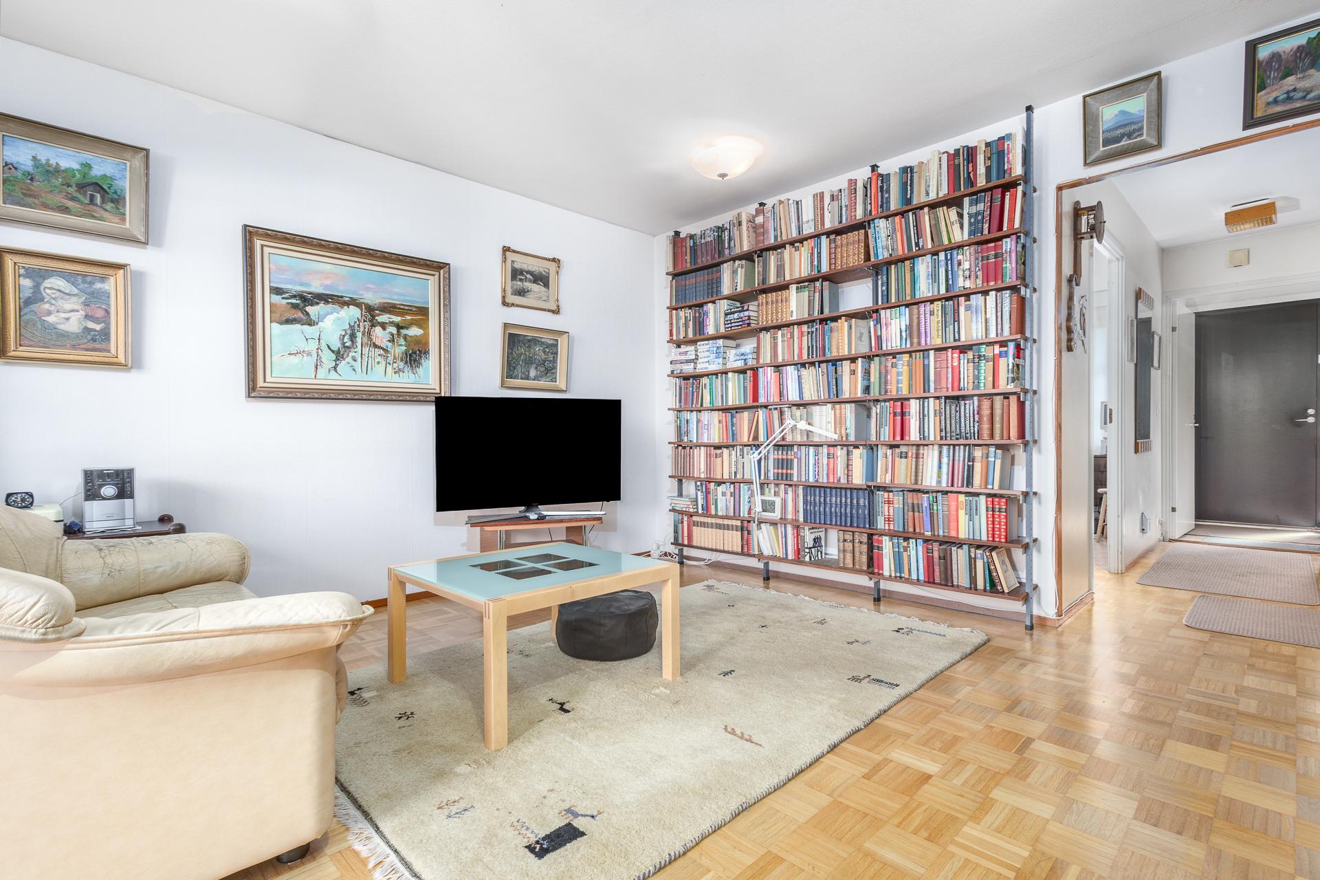 Nurmelankatu 21, Kirjavatolppa, Hyvinkää