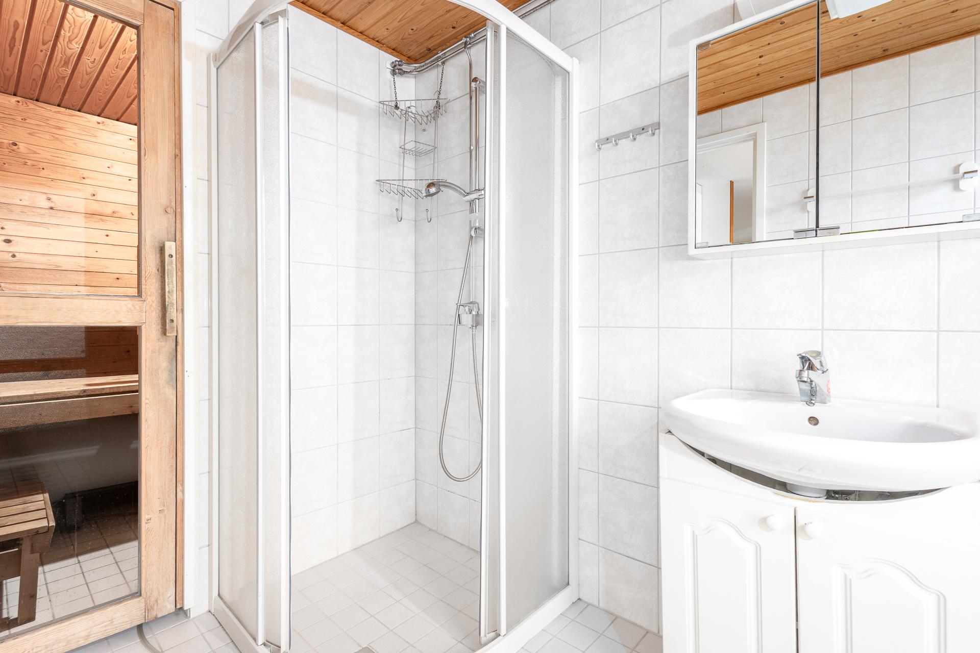 Pesuhuone remontoitu 2006