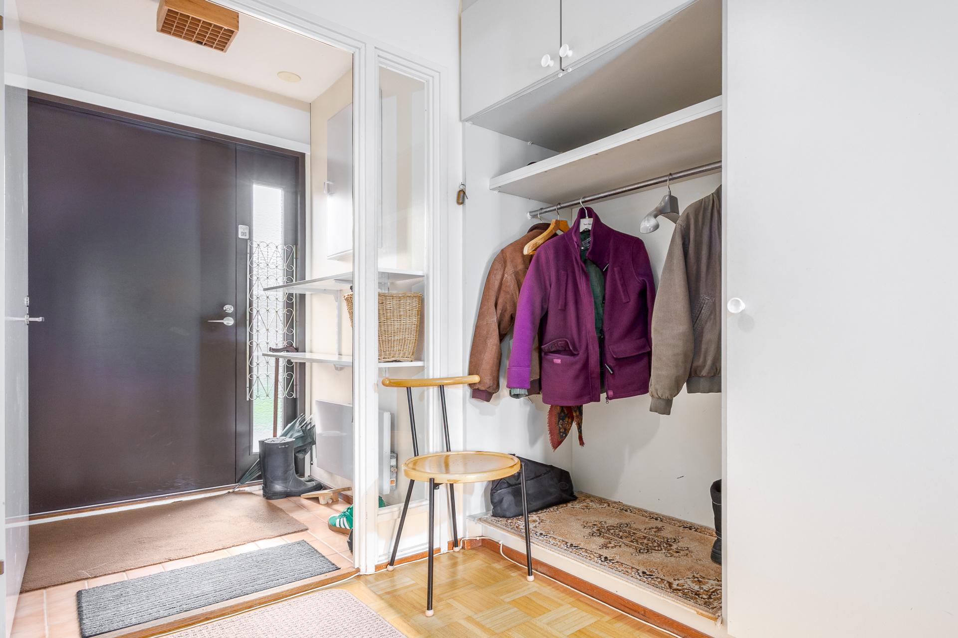 Nurmelankatu 21, Kirjavatolppa, Hyvinkää