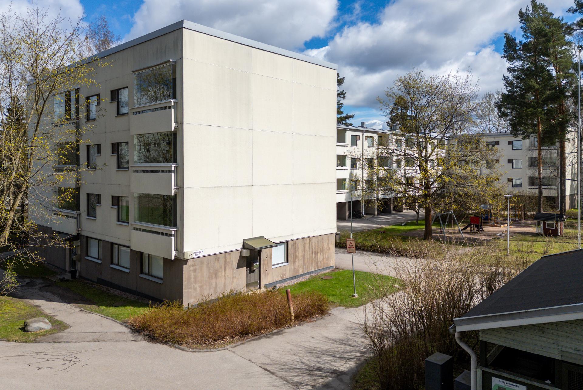 Vanamontie 4, Simonmetsä, Vantaa