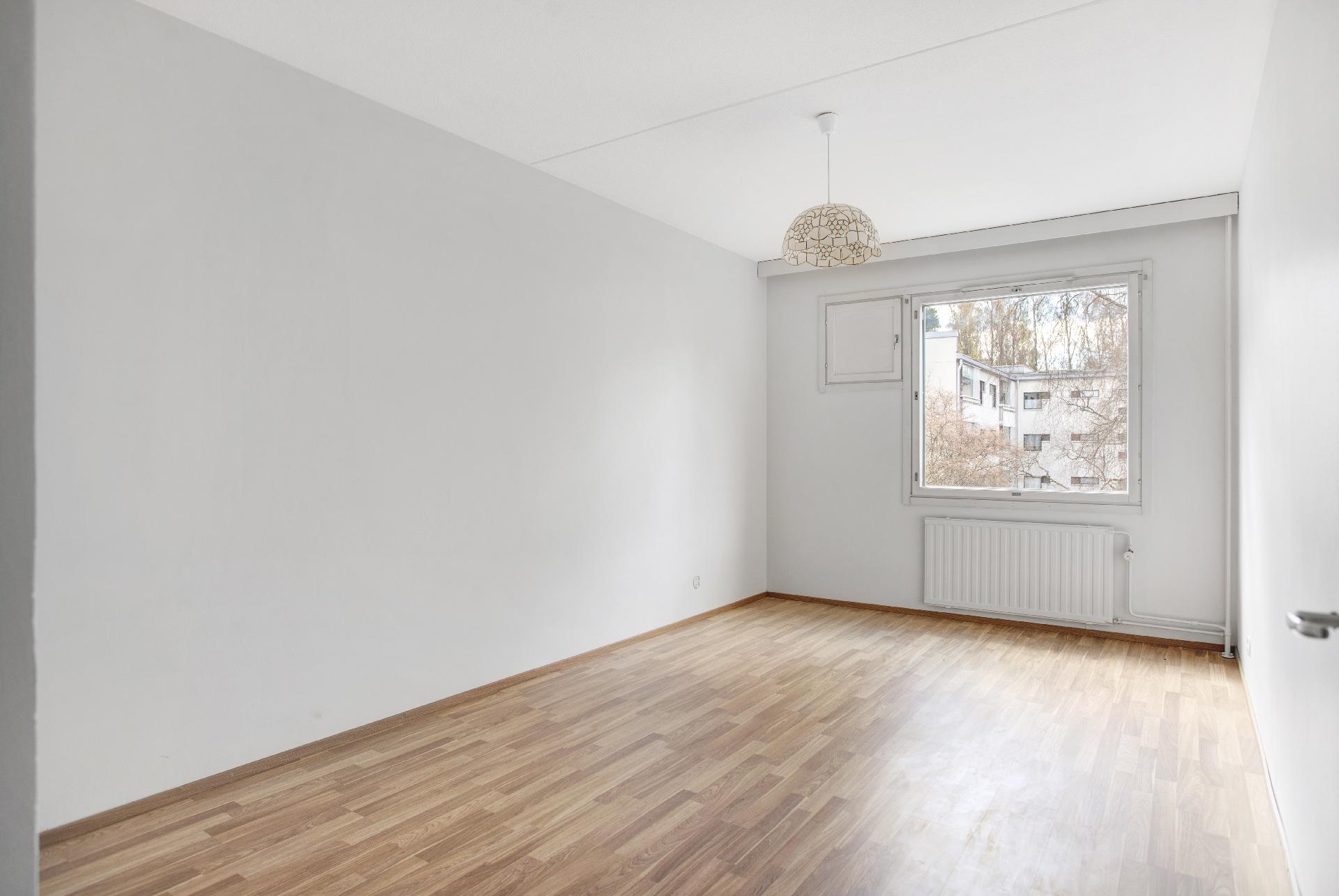 Vanamontie 4, Simonmetsä, Vantaa