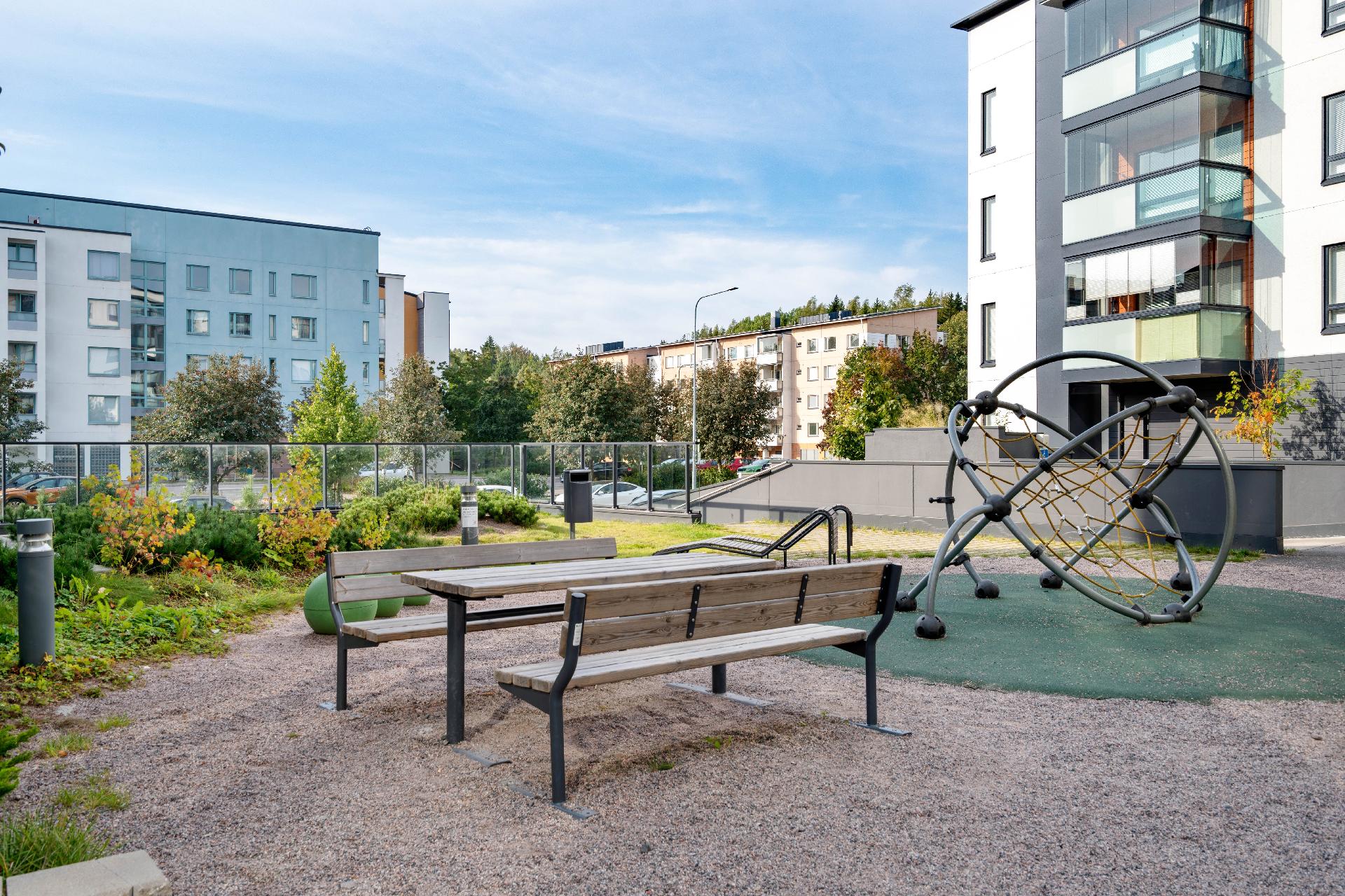 Ullanmäentie 10b, Kauniainen