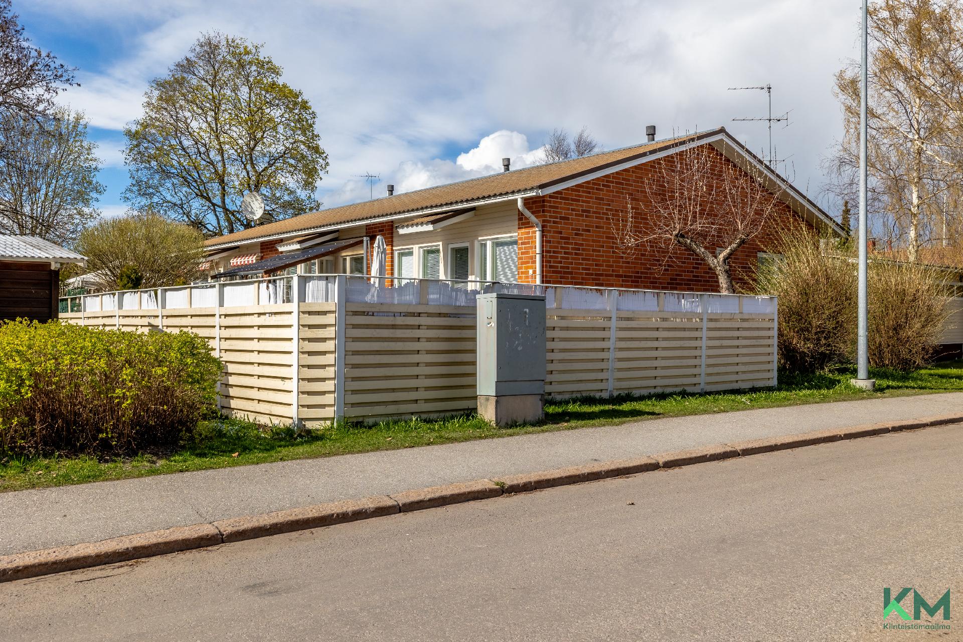 Julkisivu