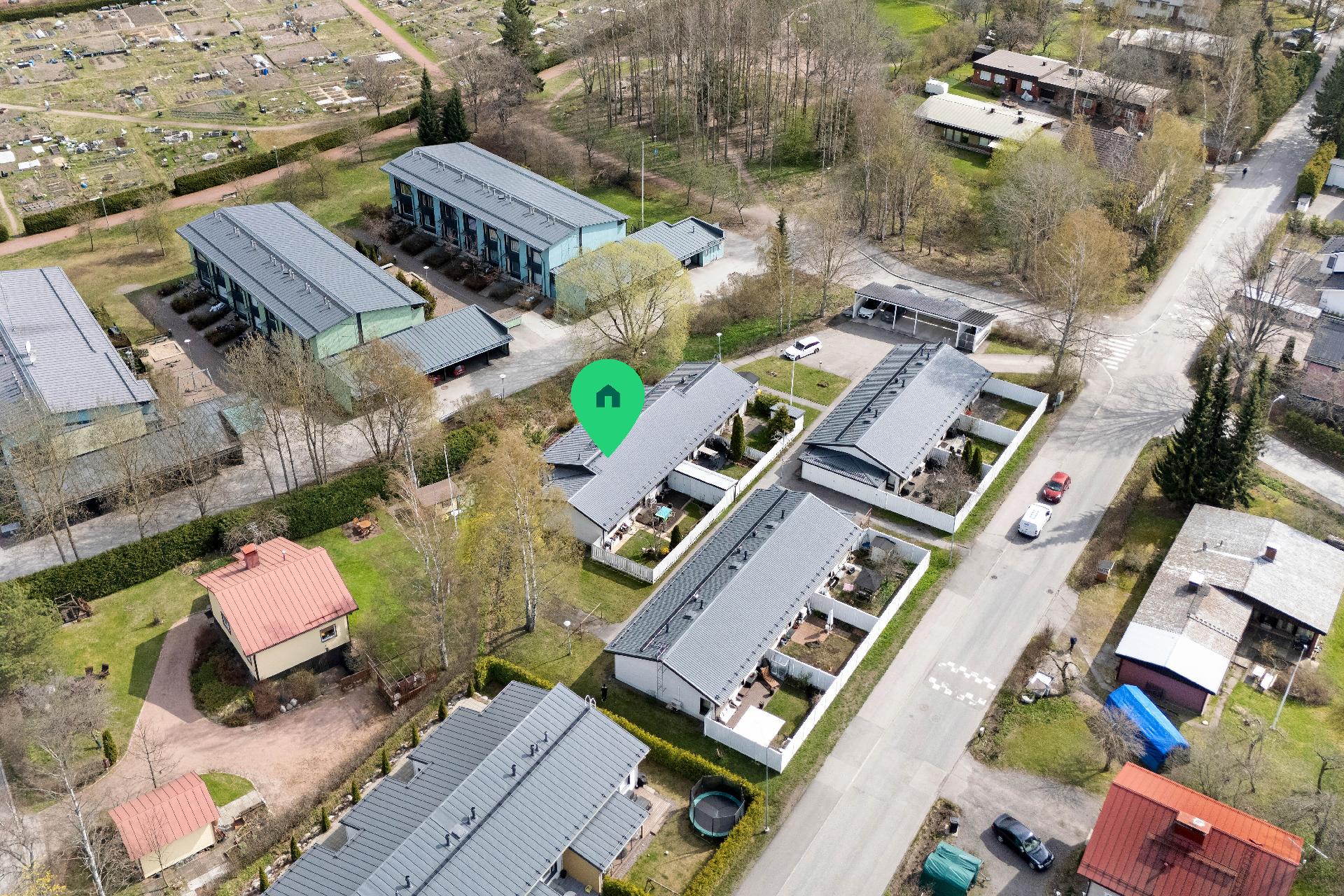 Luonnonläheisellä lapsiperheitä suosimalla alueella