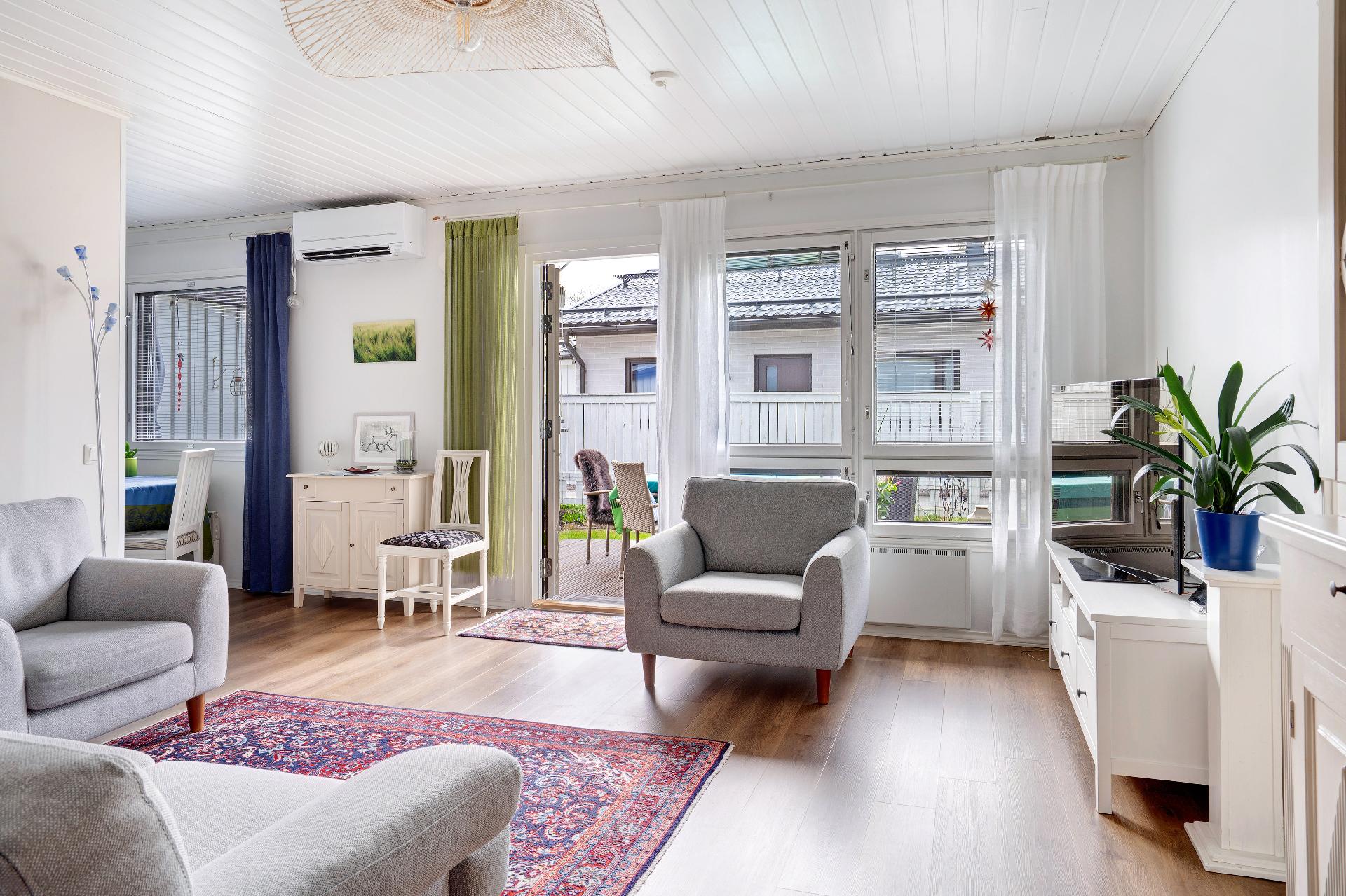 Valoisa koti ja esteetön kulku pihalle