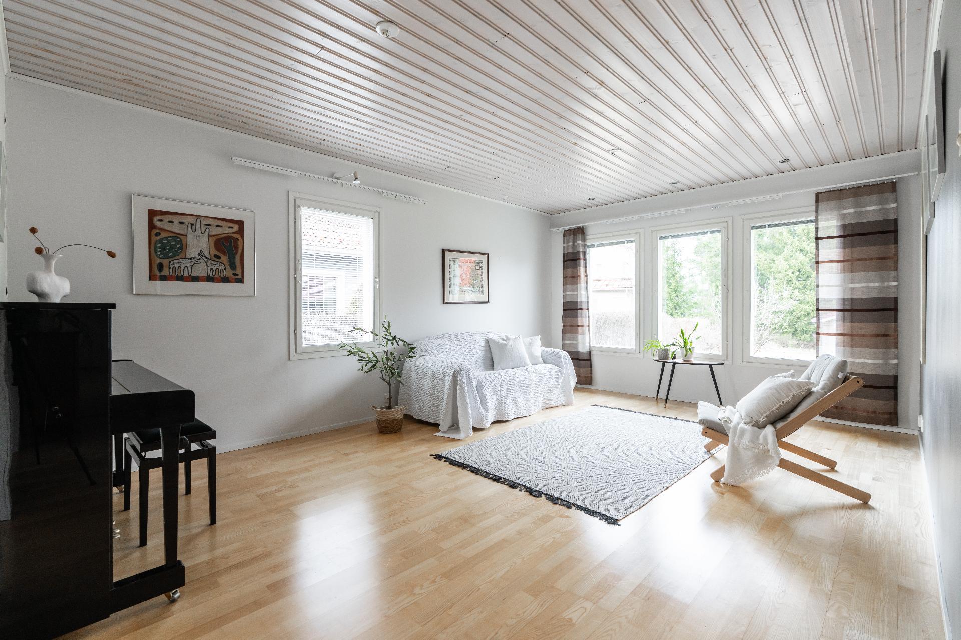 Korpirouskuntie 16, Kynsilehto, Oulu