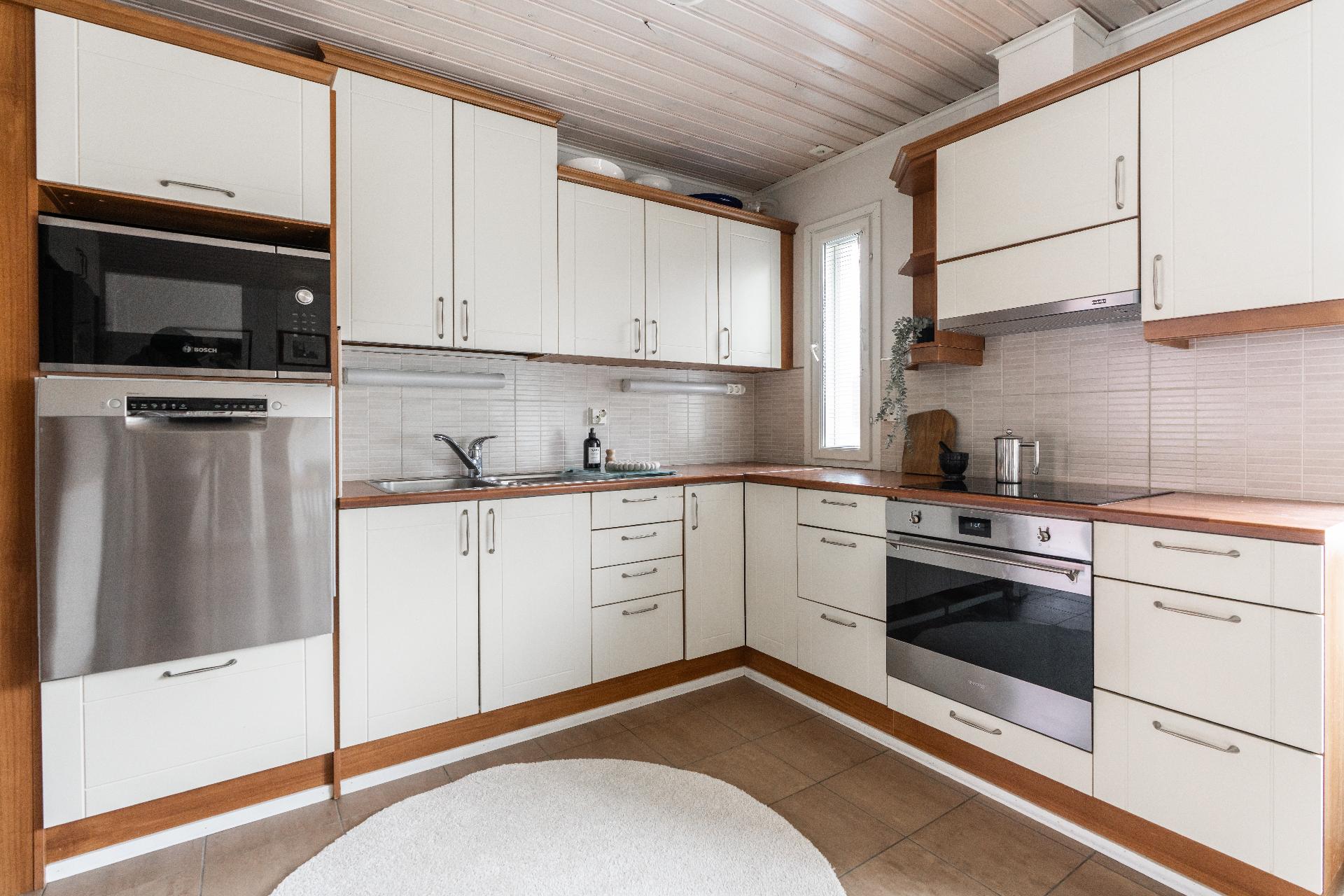 Korpirouskuntie 16, Kynsilehto, Oulu