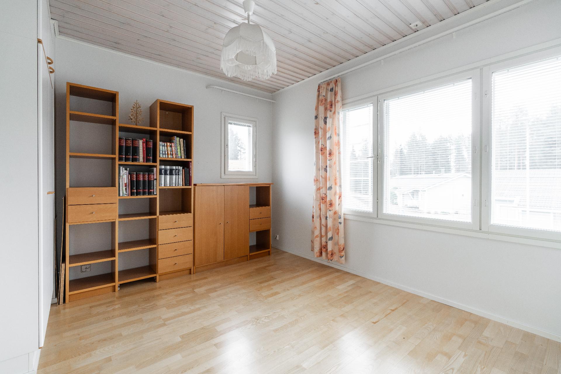 Korpirouskuntie 16, Kynsilehto, Oulu