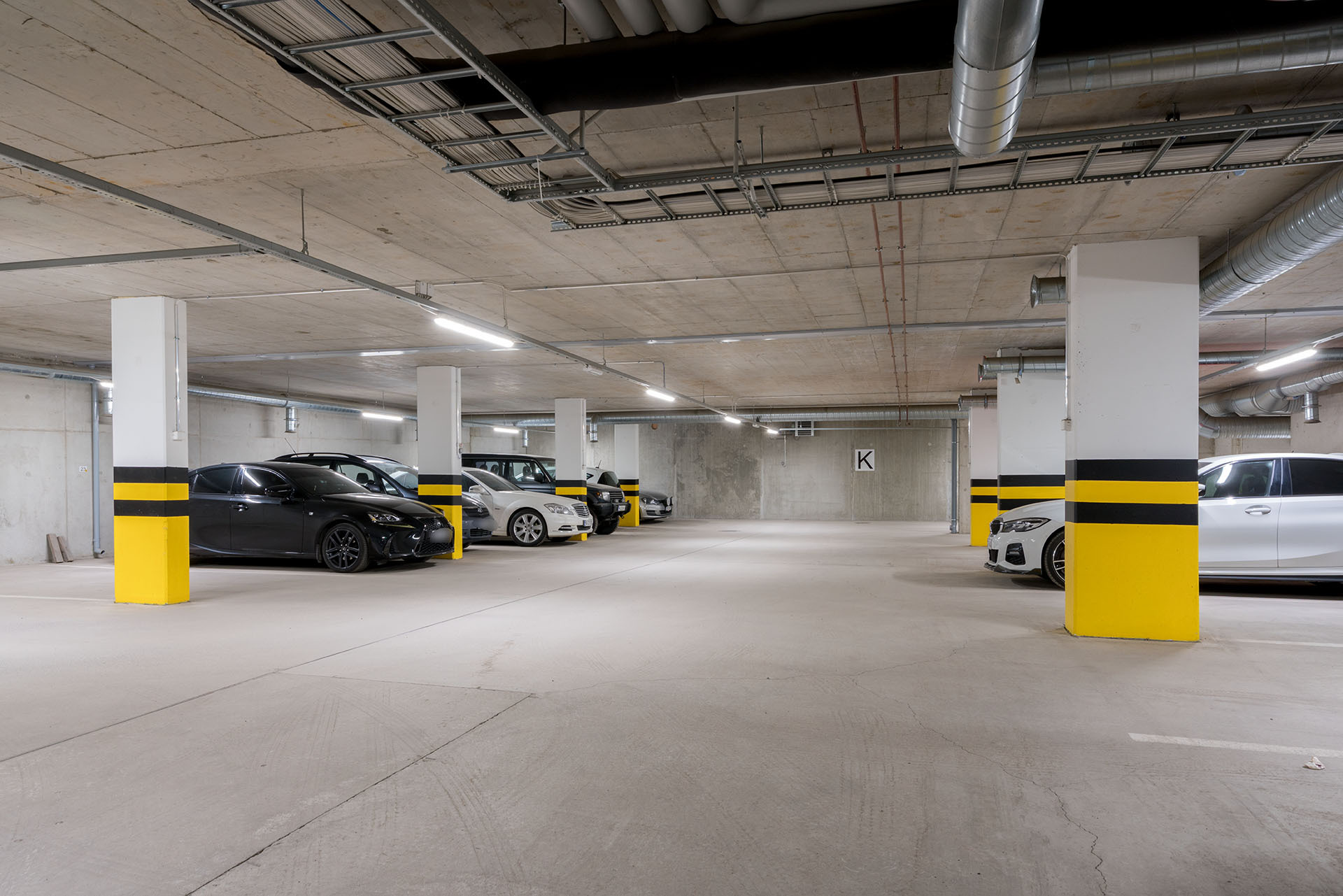 Autohallipaikka omalla osakkeella