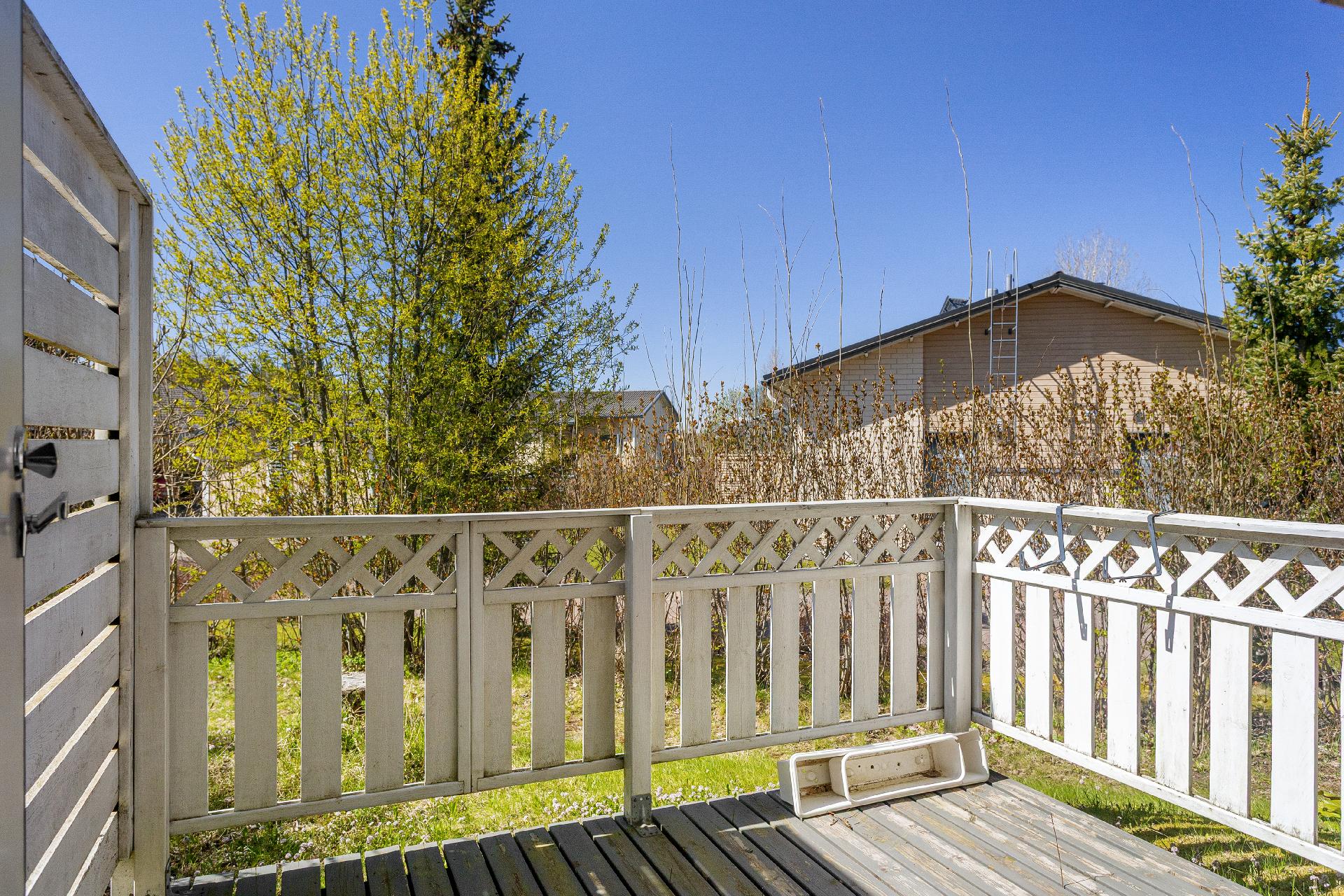 Sivuterassi, kph:sta käynti