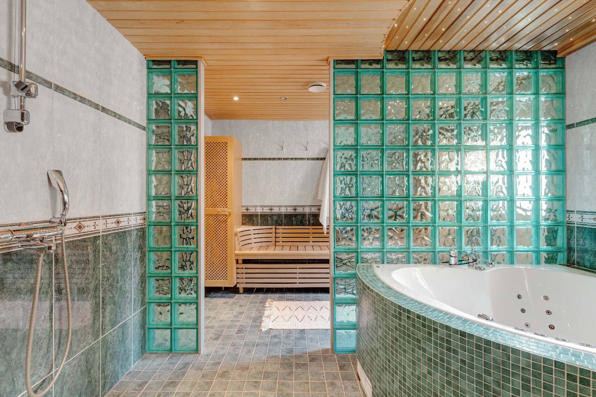 Kirjokalliontie 9, Maununneva, Helsinki