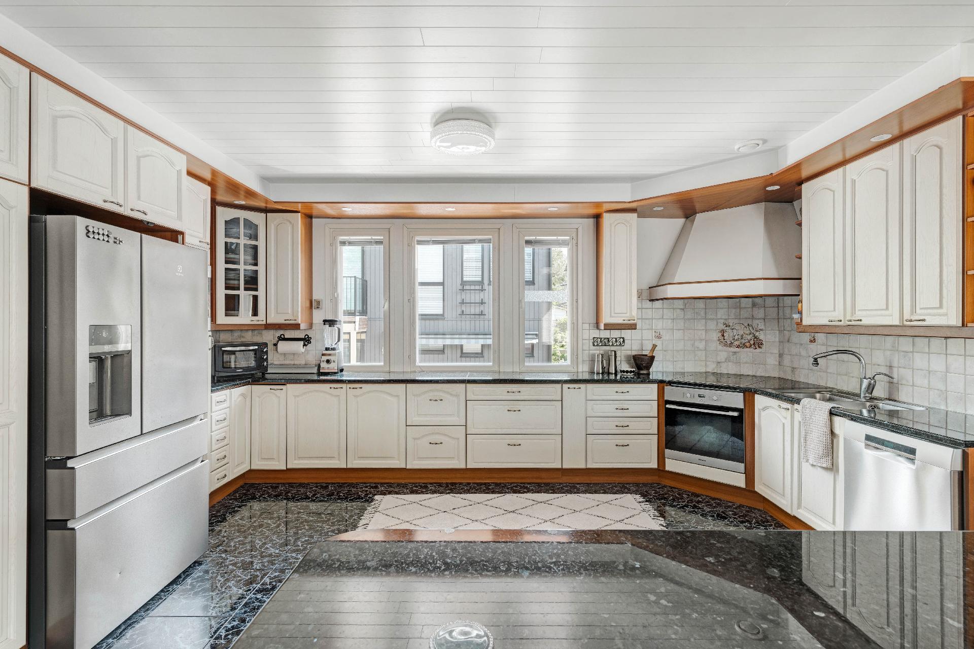 Kirjokalliontie 9, Maununneva, Helsinki