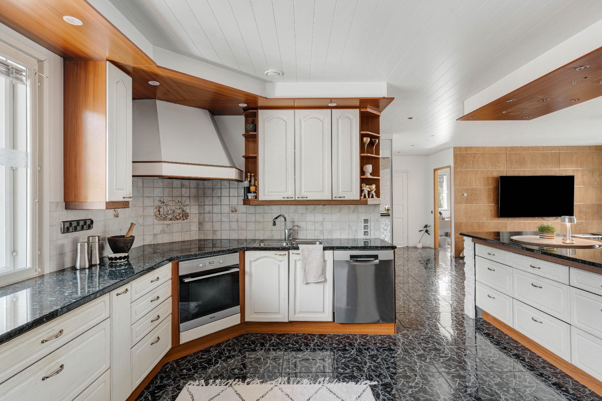 Kirjokalliontie 9, Maununneva, Helsinki