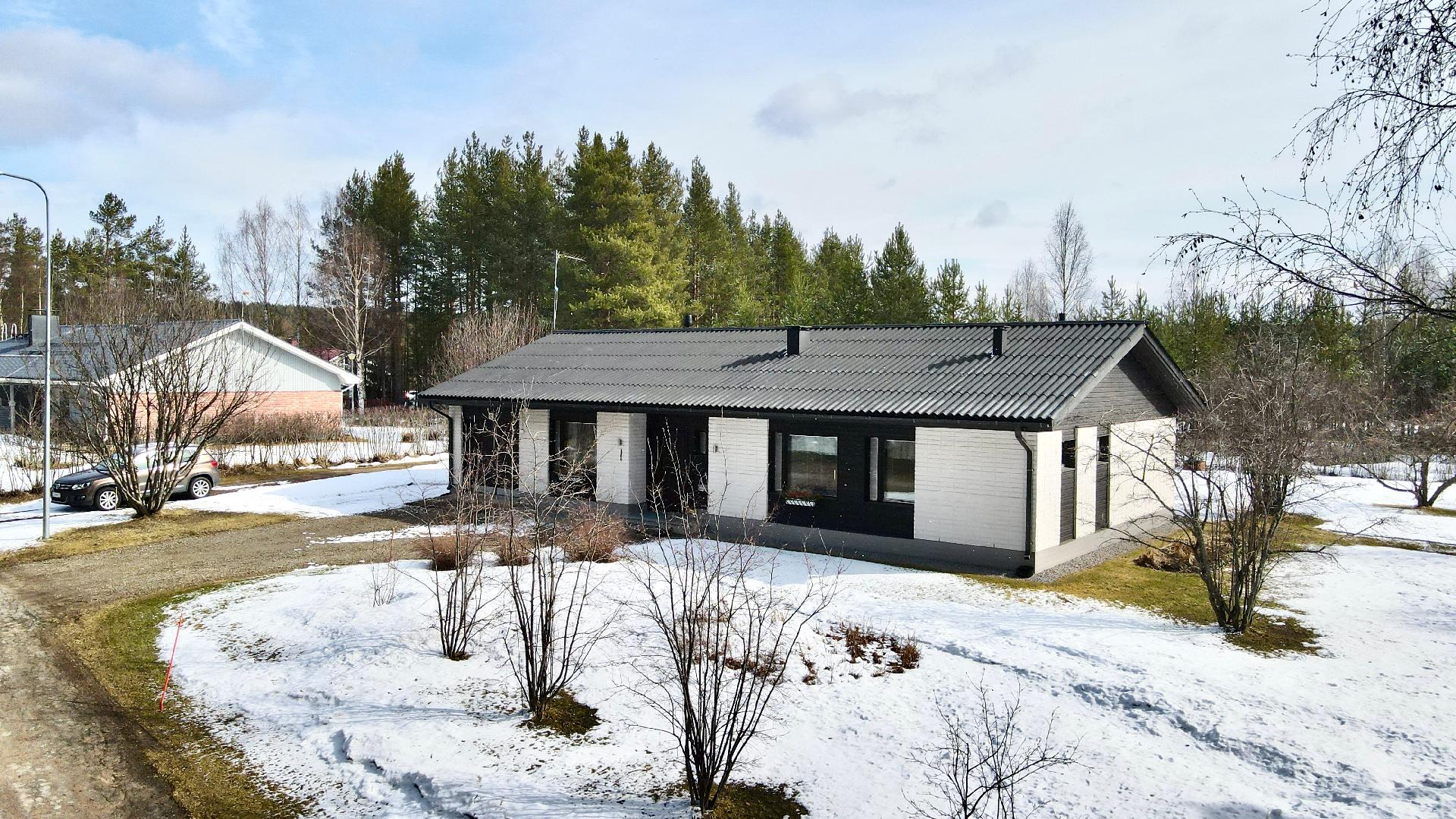 Julkisivu kadulle