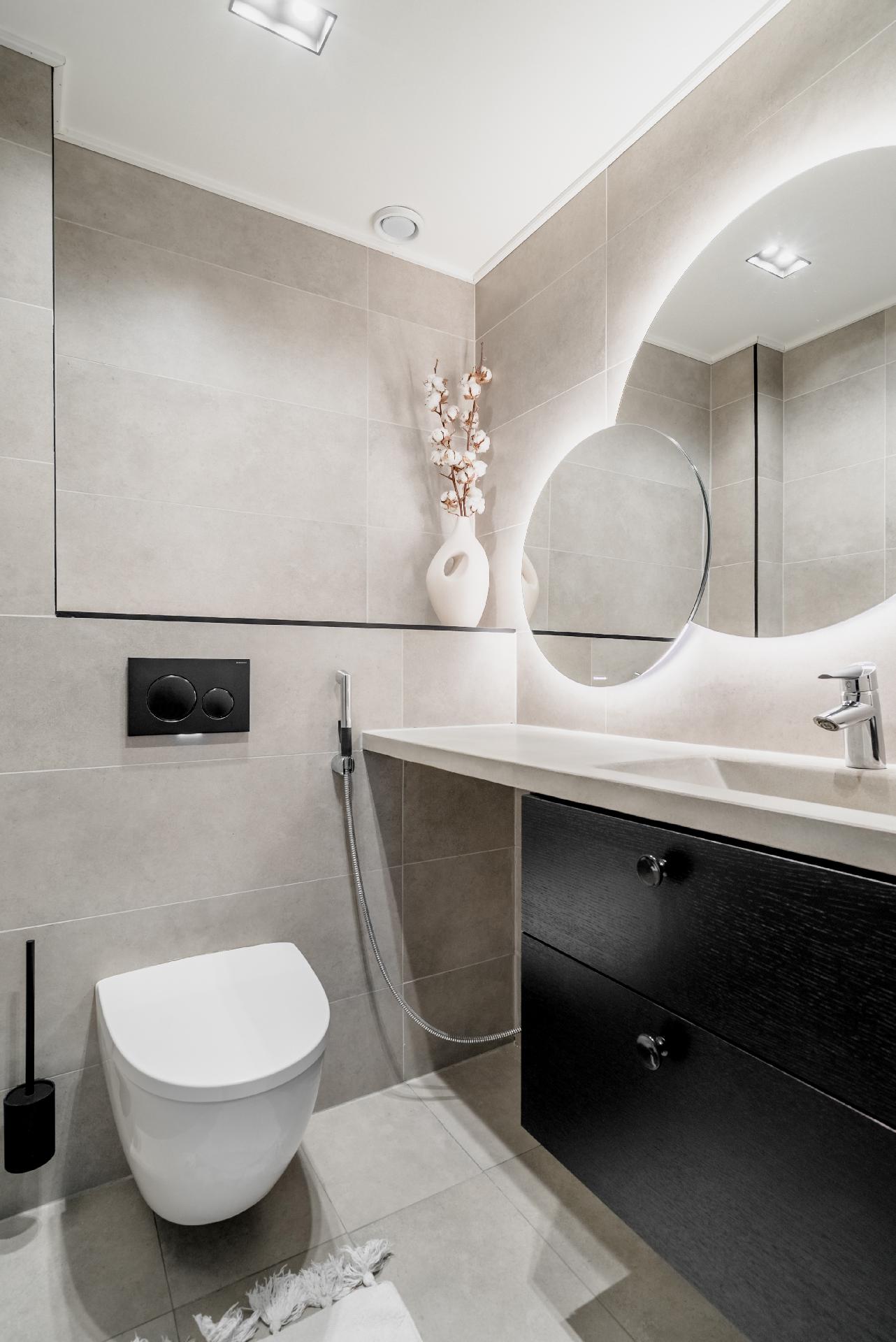 Yk erillinen wc-tila.