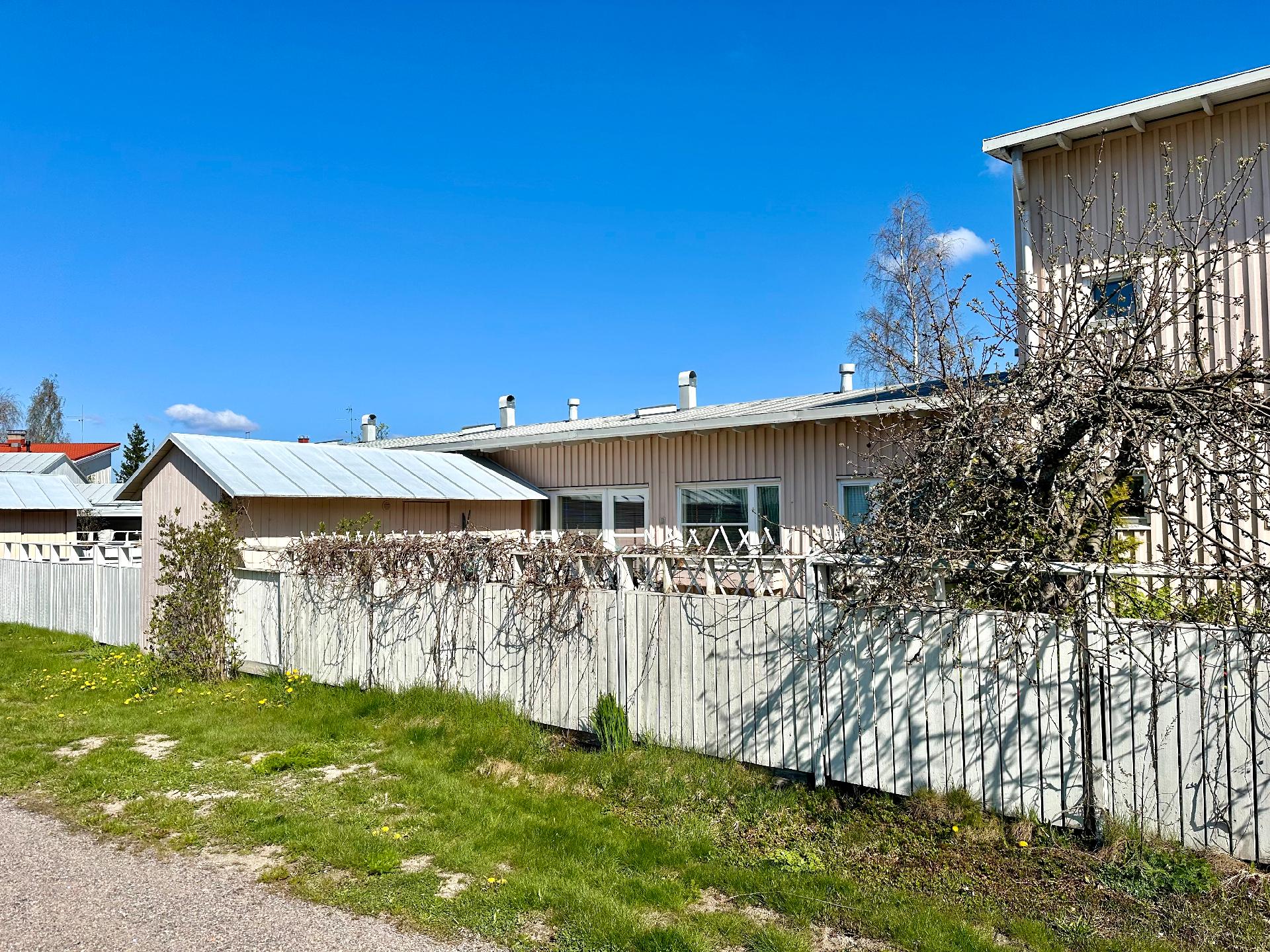 Ylä-Fallin tie 1, Torpparinmäki, Helsinki