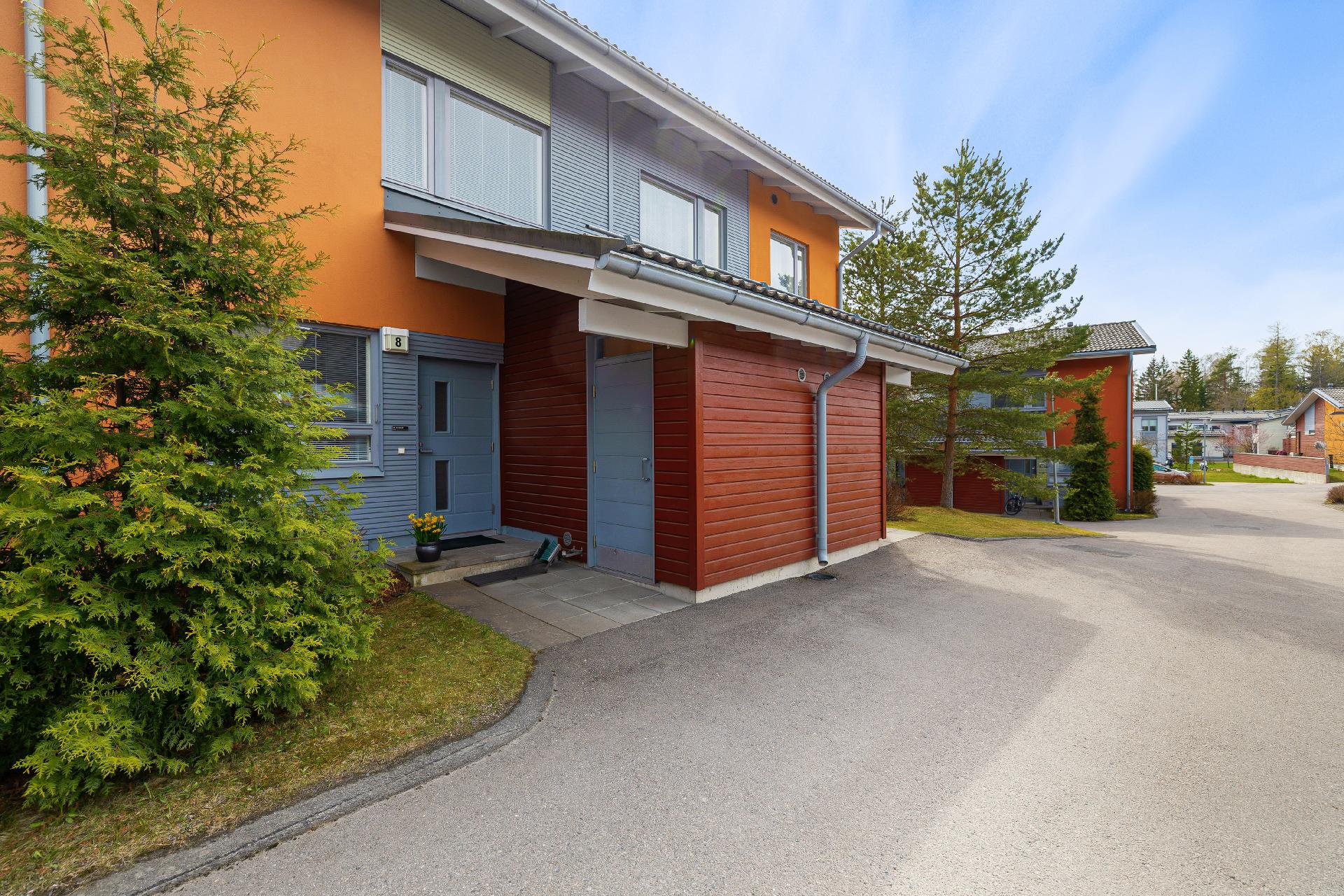 Varasto sisäänkäynnin läheisyydessä.