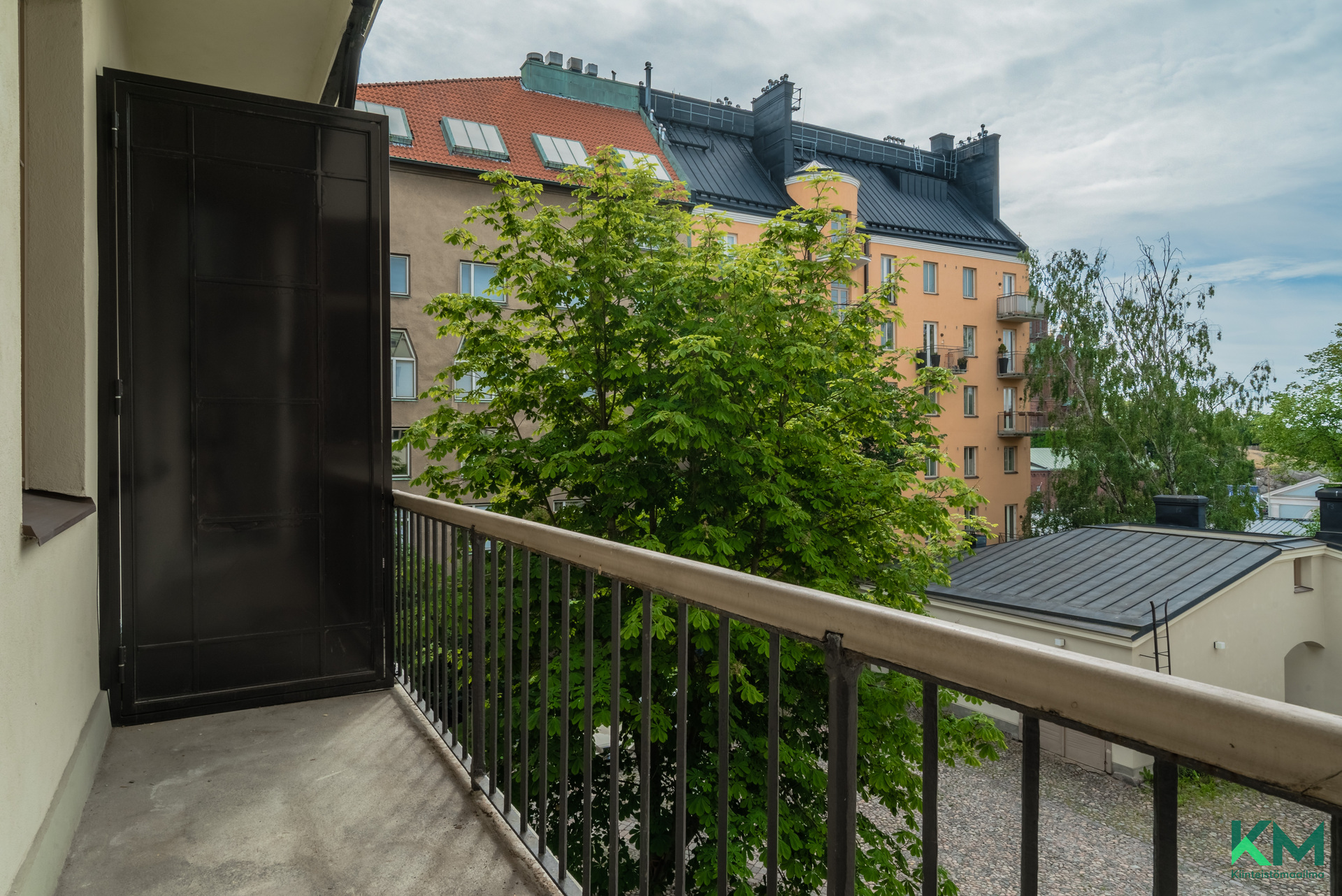 Sisäpihan parveke
