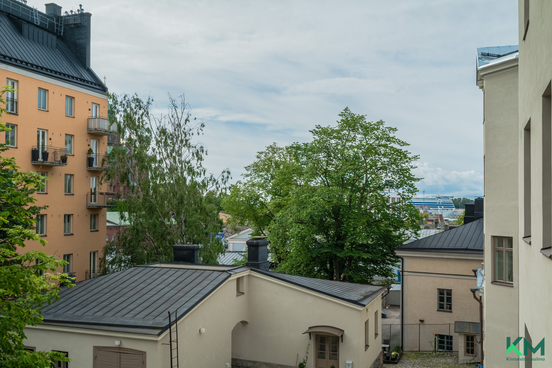 Parvekkeelta näkymä päävartiostan yli Etelärantaan