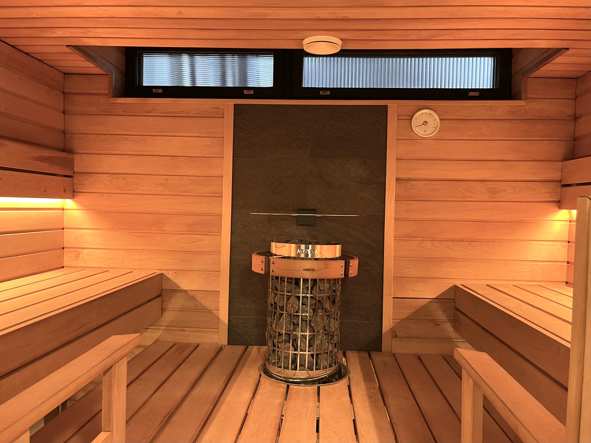 Taloyhtiön uusittu sauna