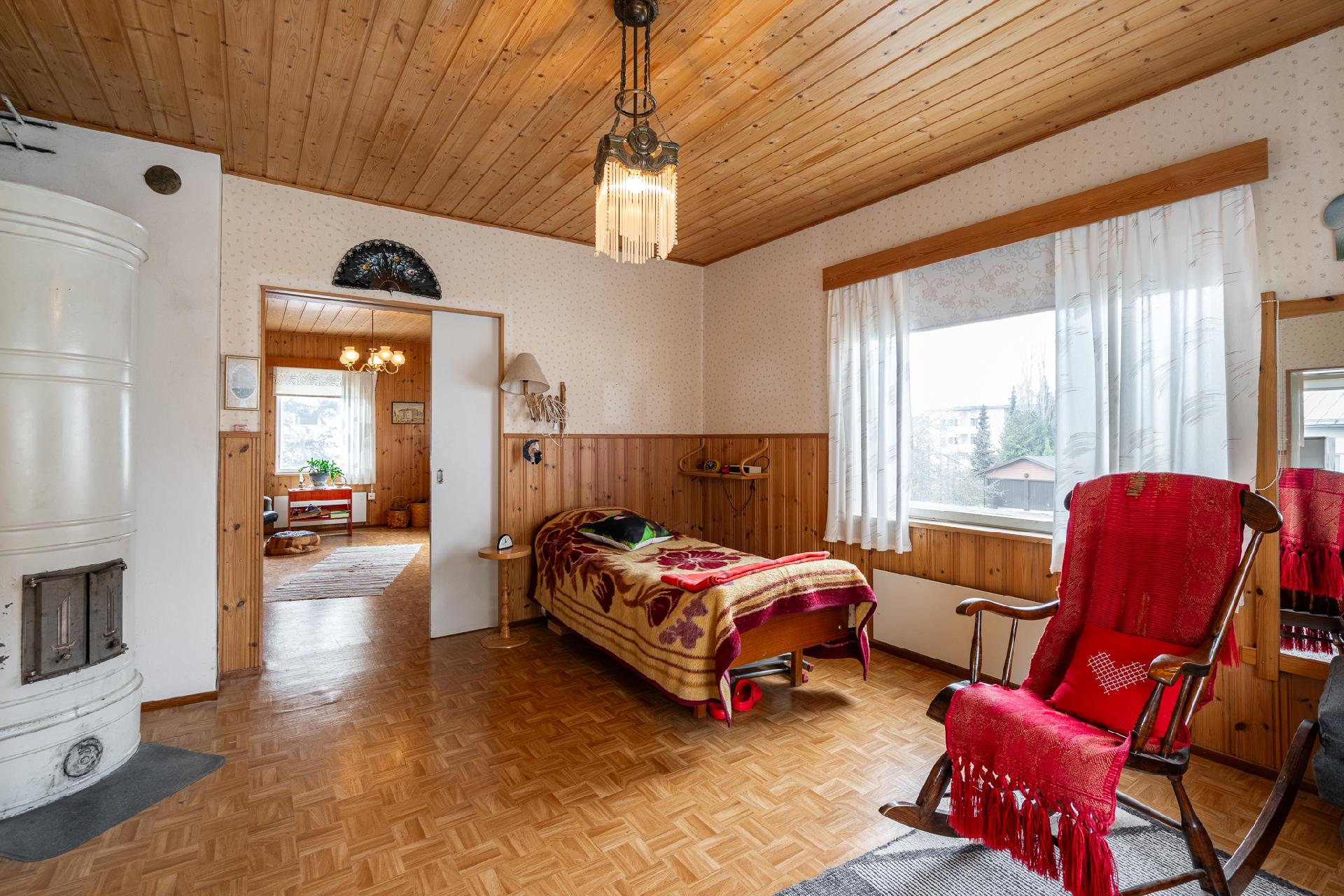 Yläkerran makuuhuone