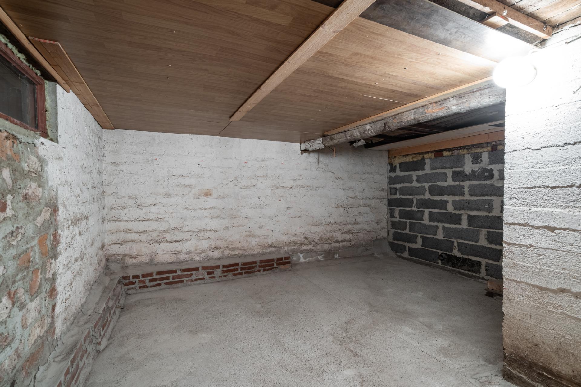 Pohjakerroksen varastotiloja