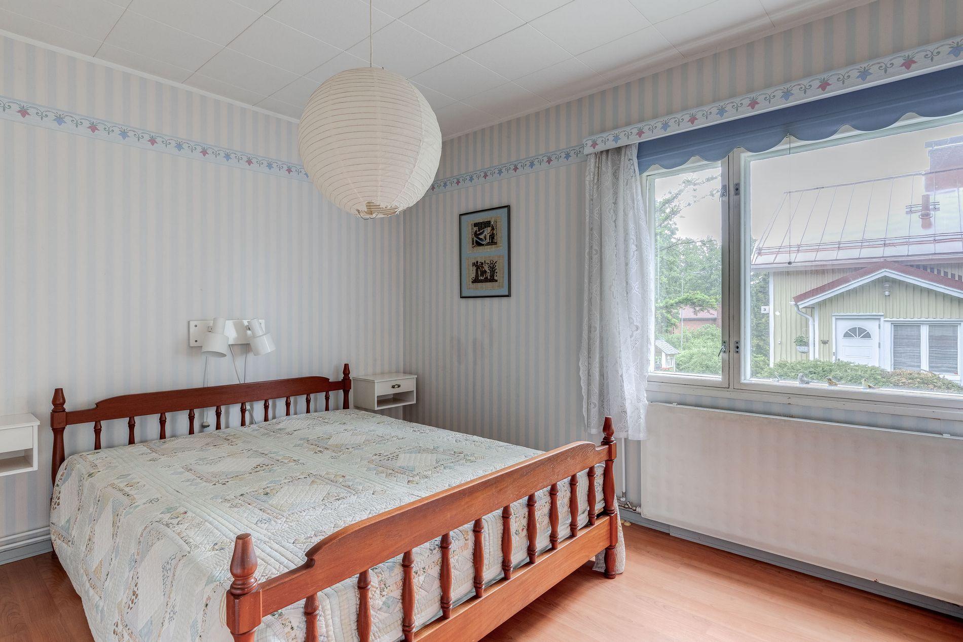 Asessorintie 1a, Torpparinmäki, Helsinki