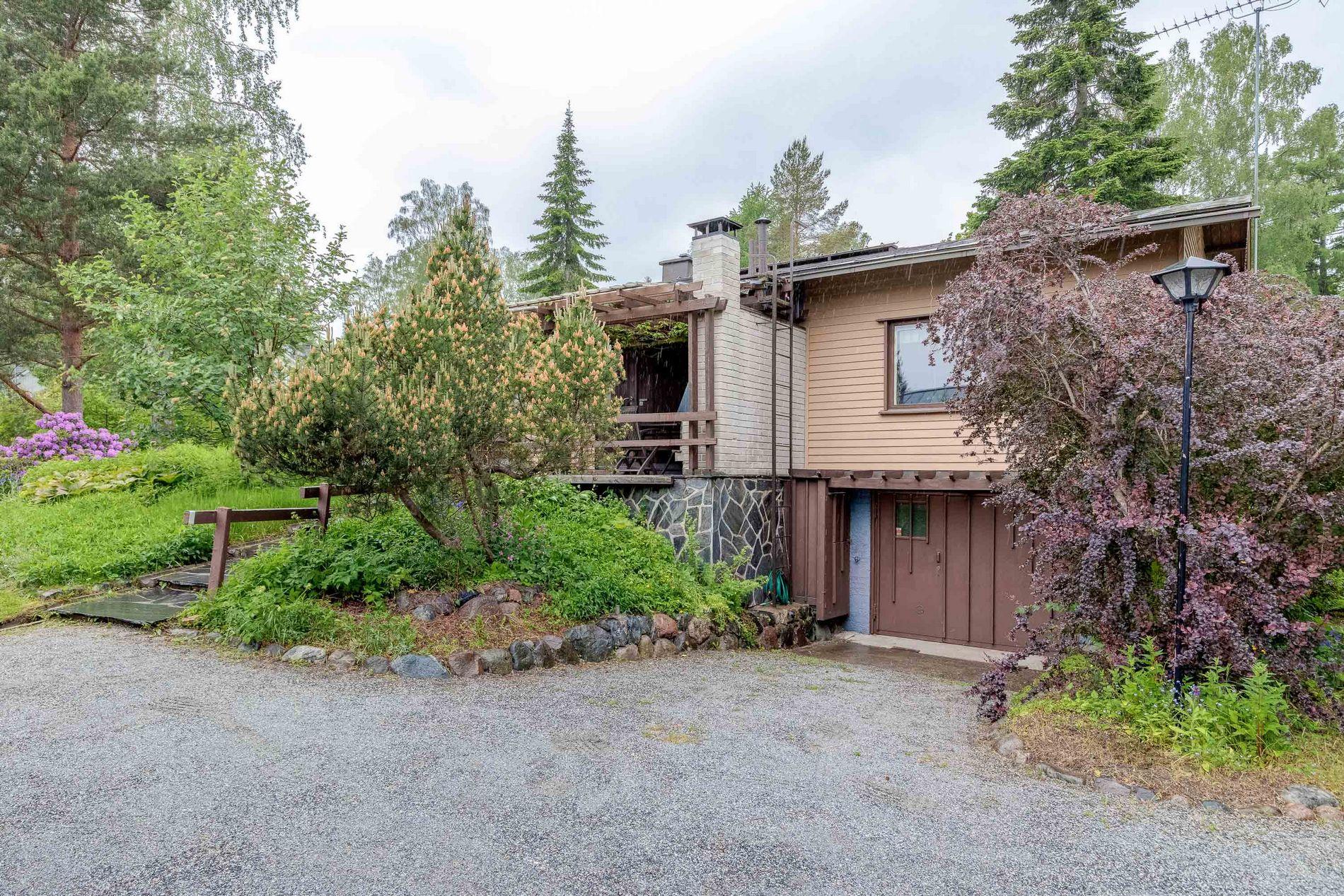 Asessorintie 1a, Torpparinmäki, Helsinki